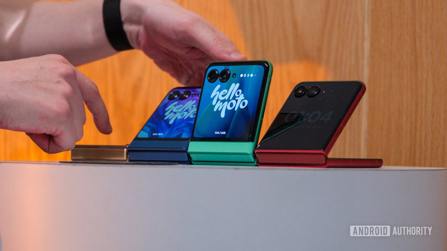 Todos os 2025 dobráveis Motorola Razr estão à venda!