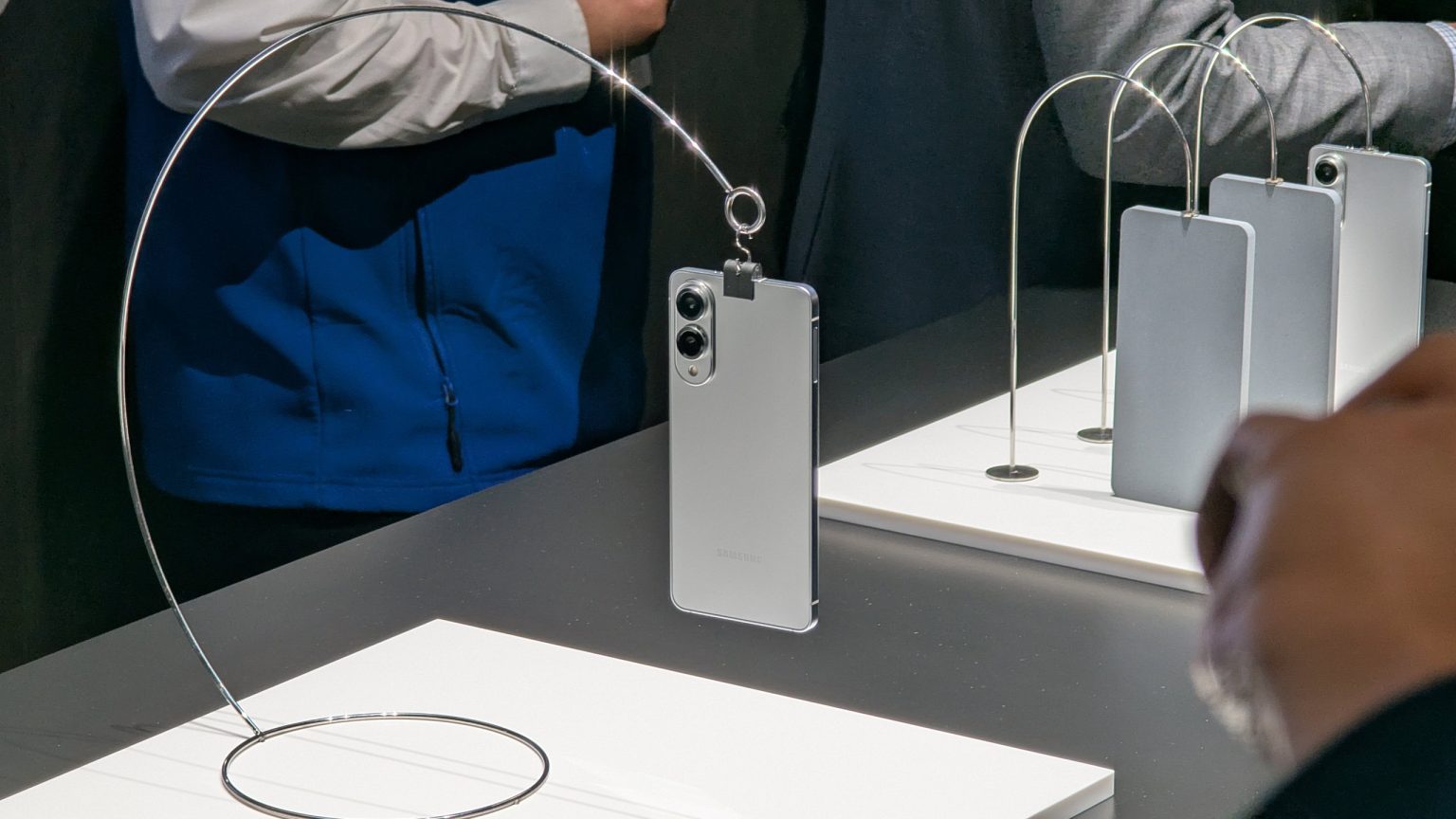 Galaxy S25 Edge pode vir com a corning Gorilla Glass Ceramic 2