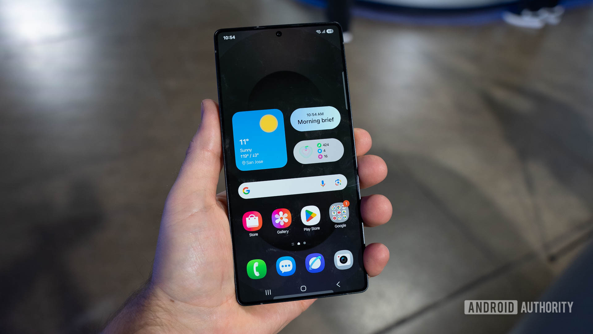 Samsung Galaxy S25 Ultra na tela inicial de titânio jetblack