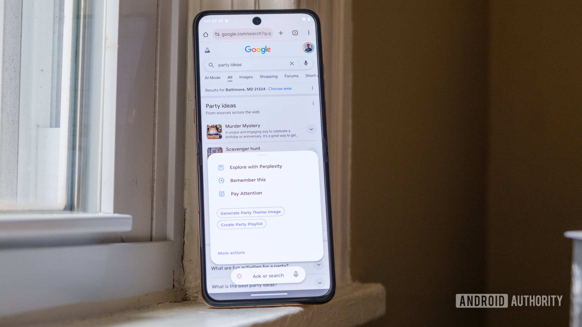 Moto Ai Próximo Monte Herói em pé Moto Ai Próximo Monte Herói em pé