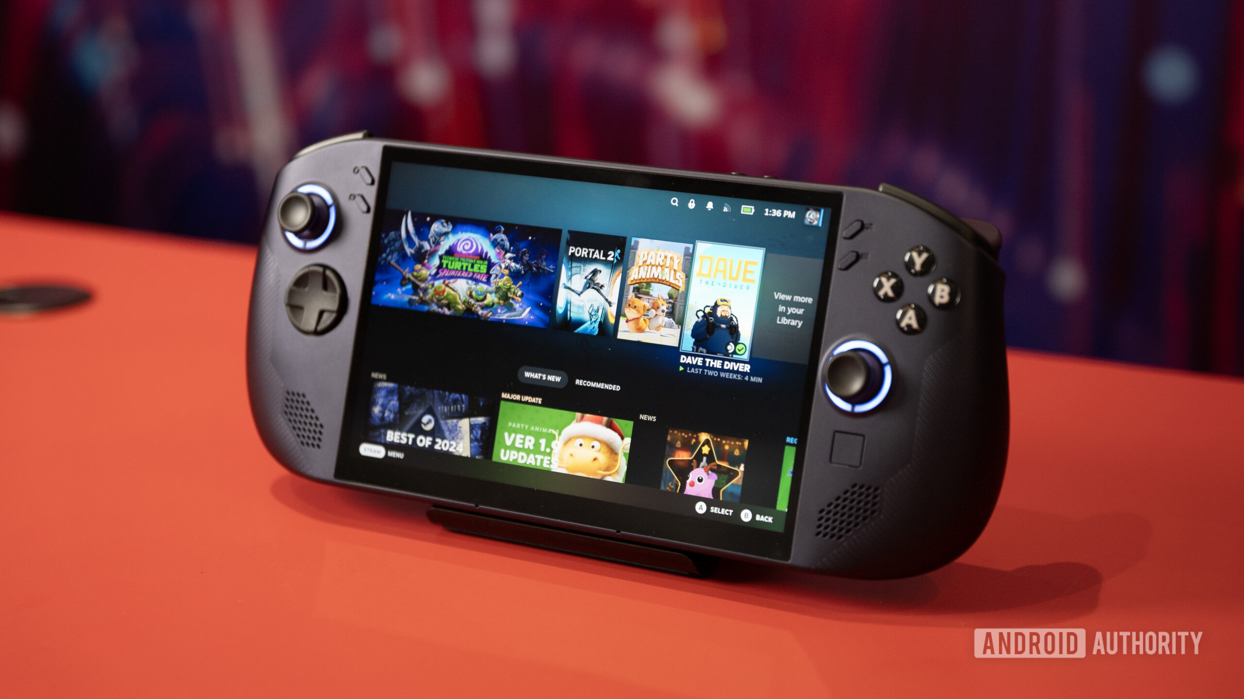 Lenovo Legion Go S Powered by Steam OS em pé na mesa