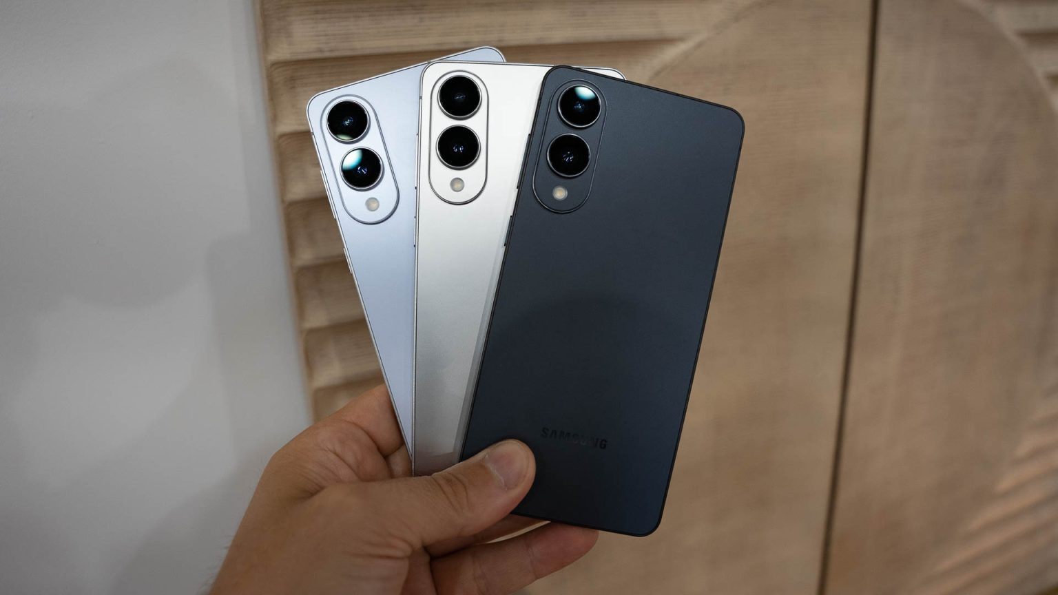 A superada Samsung Galaxy S25 Edge chegou