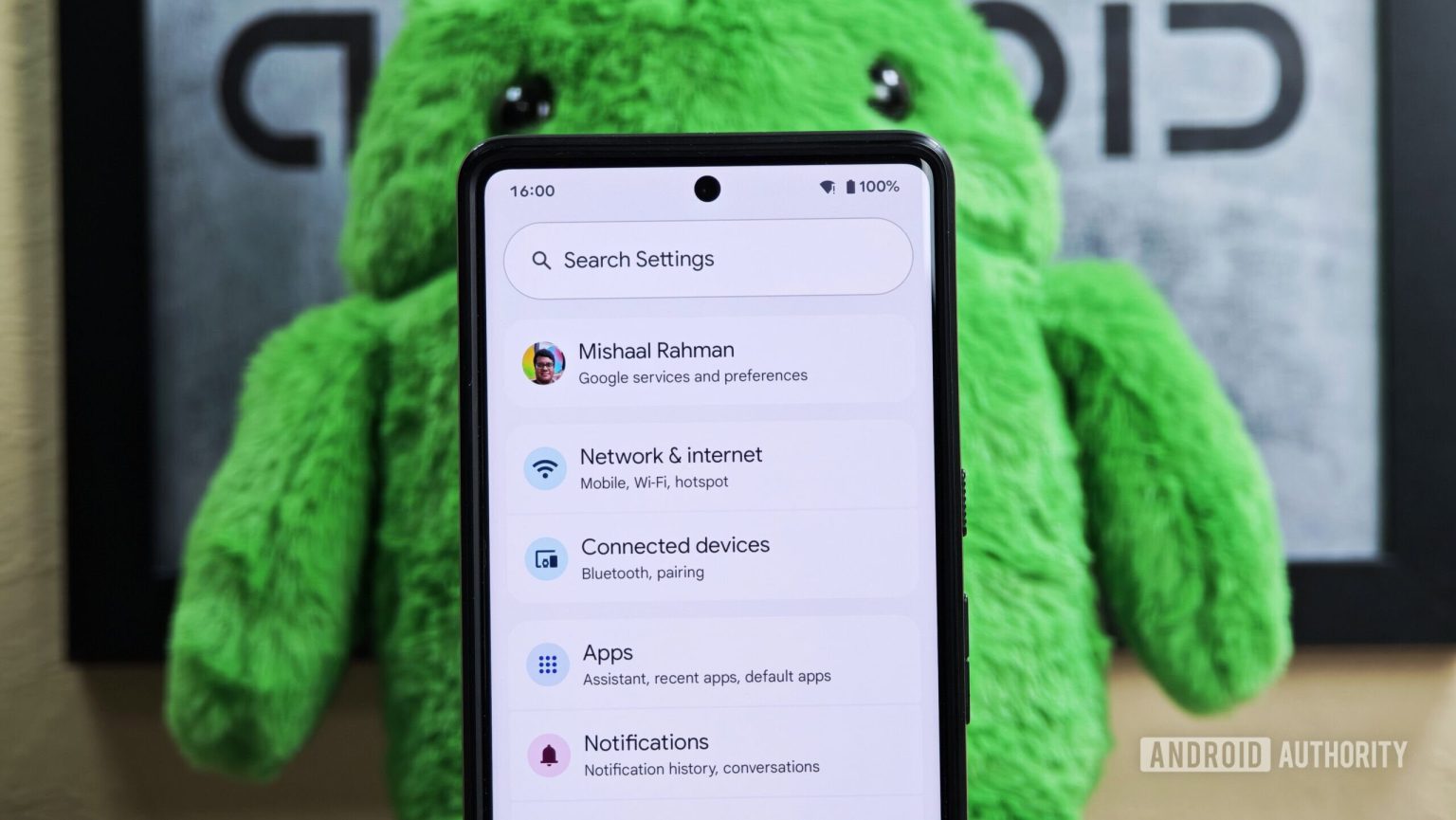 Aqui está sua primeira olhada no tema expressivo do Google Services