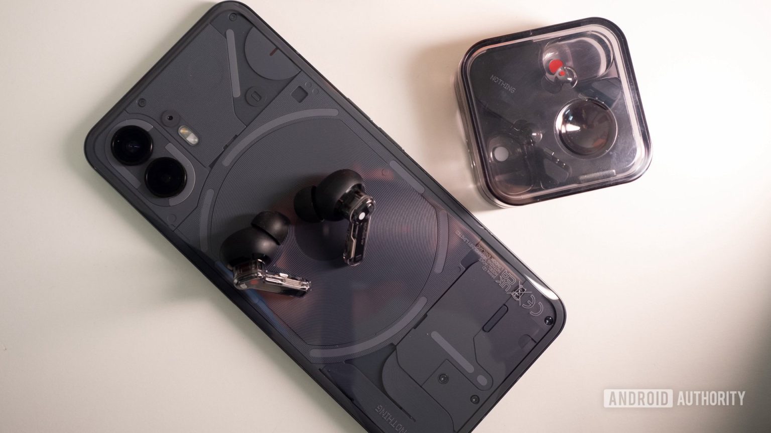 Dreno desigual de bateria matando seus fones de ouvido Nothing? Você não está sozinho