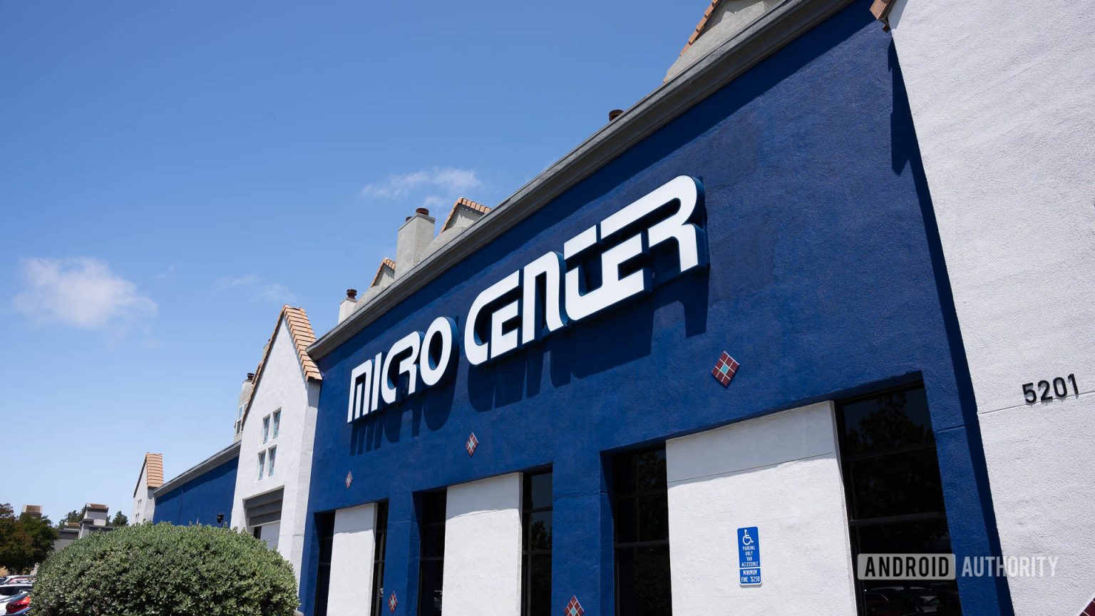 Eu visitei o mais novo Micro Center em Santa Clara, e é incrível