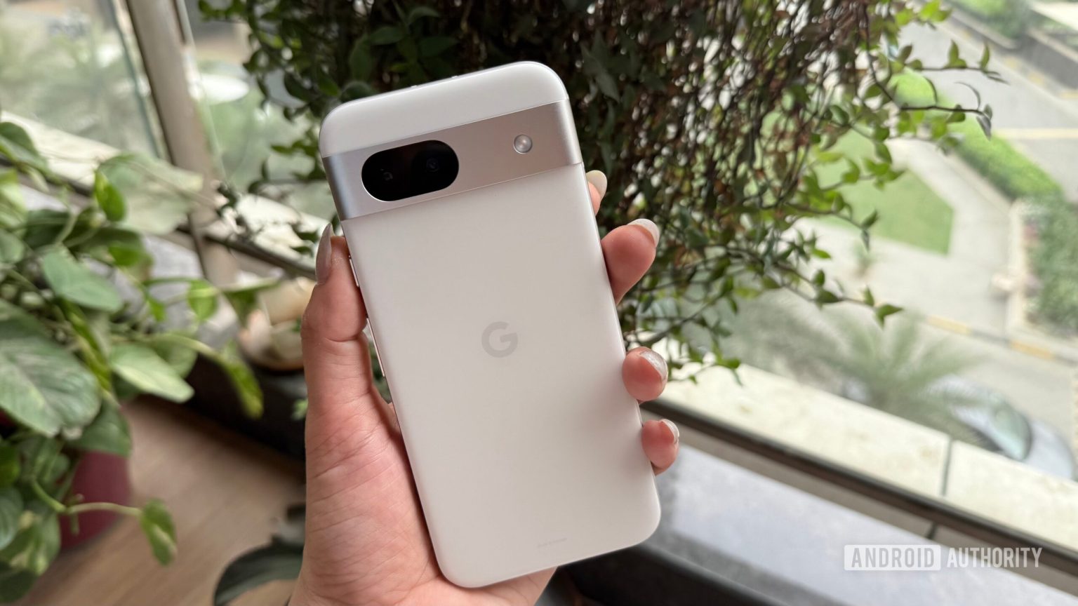 Um pixel 8 ficou em uma banheira de hidromassagem por quatro dias, aqui está o que aconteceu