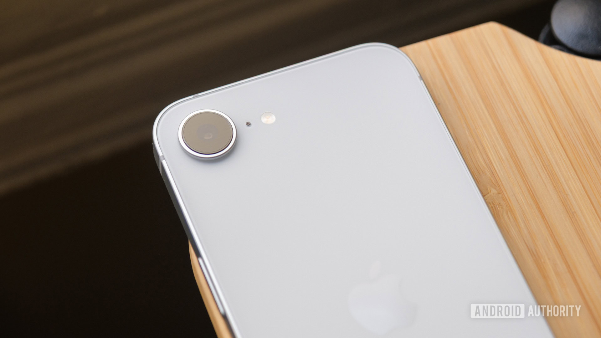 Câmera traseira do iPhone 16e Fechar Câmera traseira do iPhone 16e Fechar