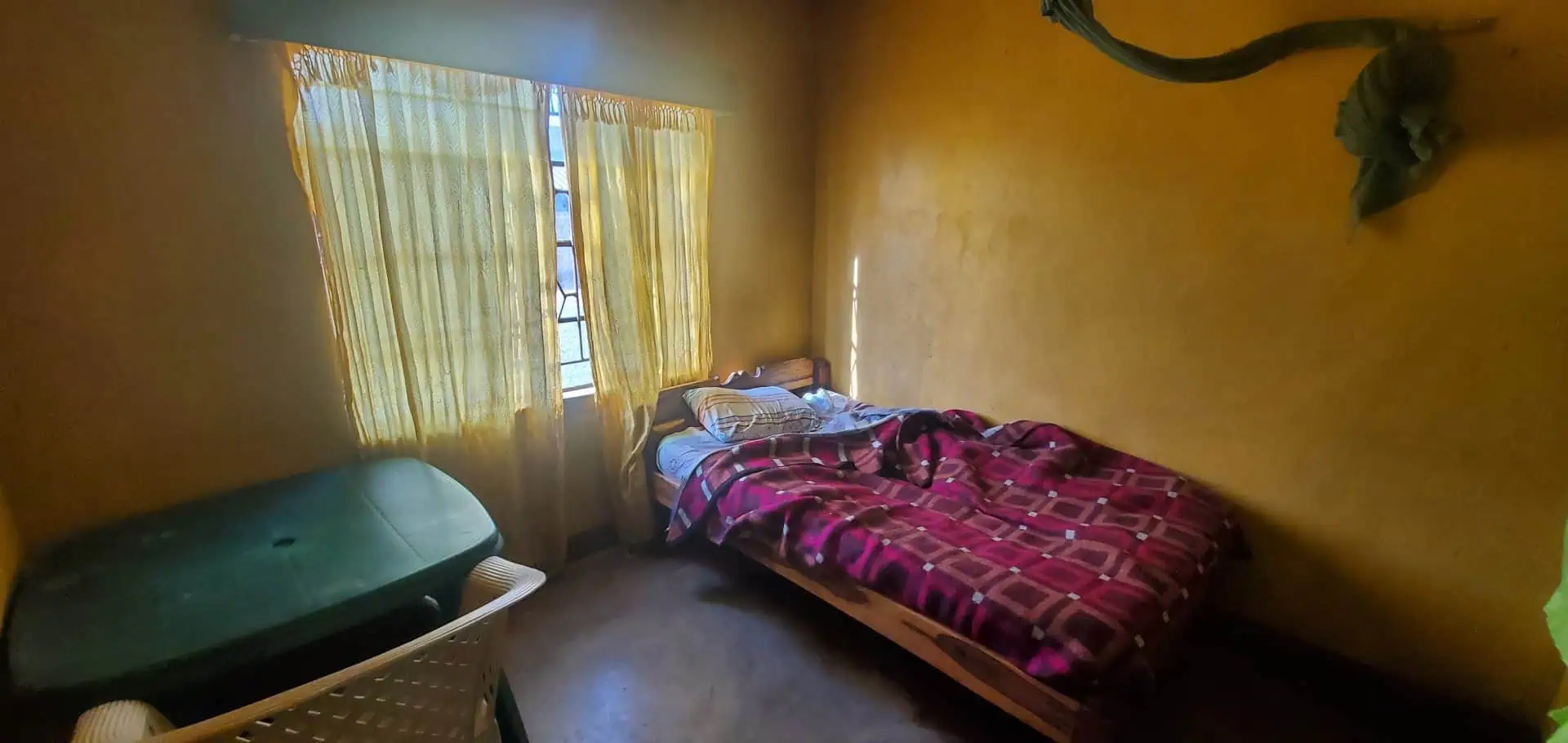 Zâmbia rural - onde e como encontrar comida e acomodação na zambia rural Um quarto em uma zambaia rural da Zâmbia