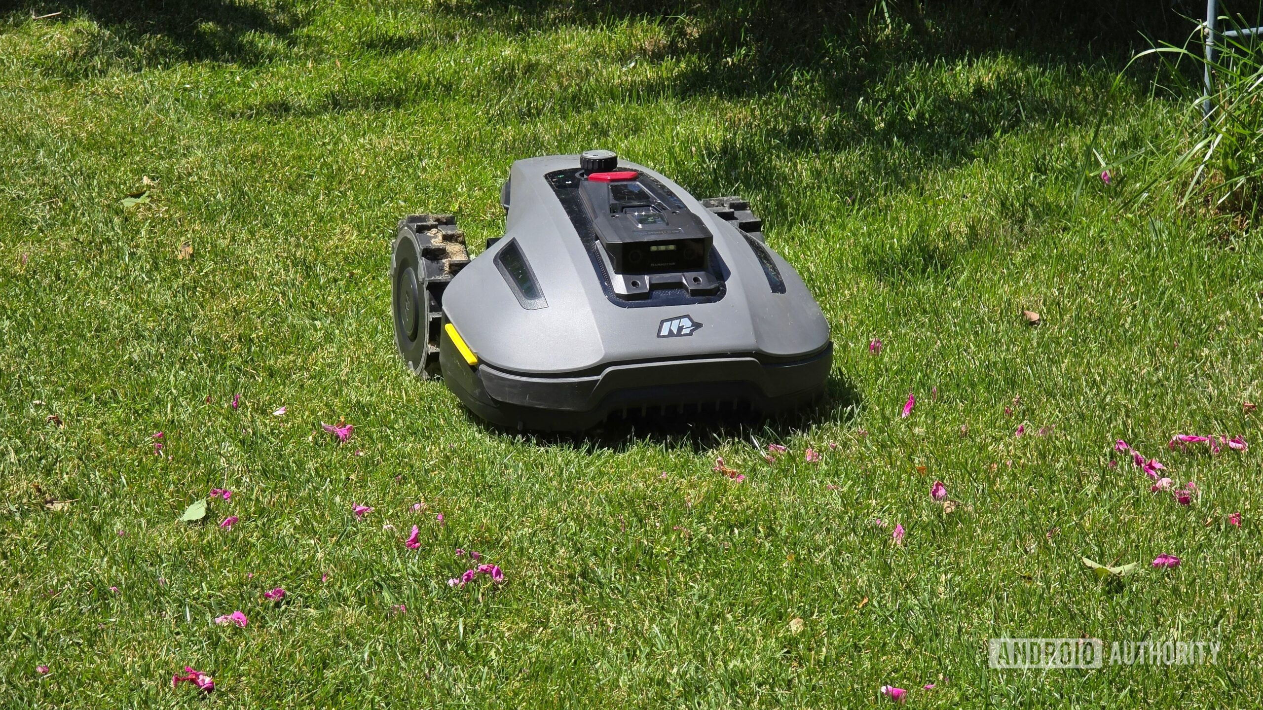 Mammotion Yuka Mini 800 Robot Lawn Mower (12) Mammotion Yuka Mini 800 Robot Lawn Mower (12)