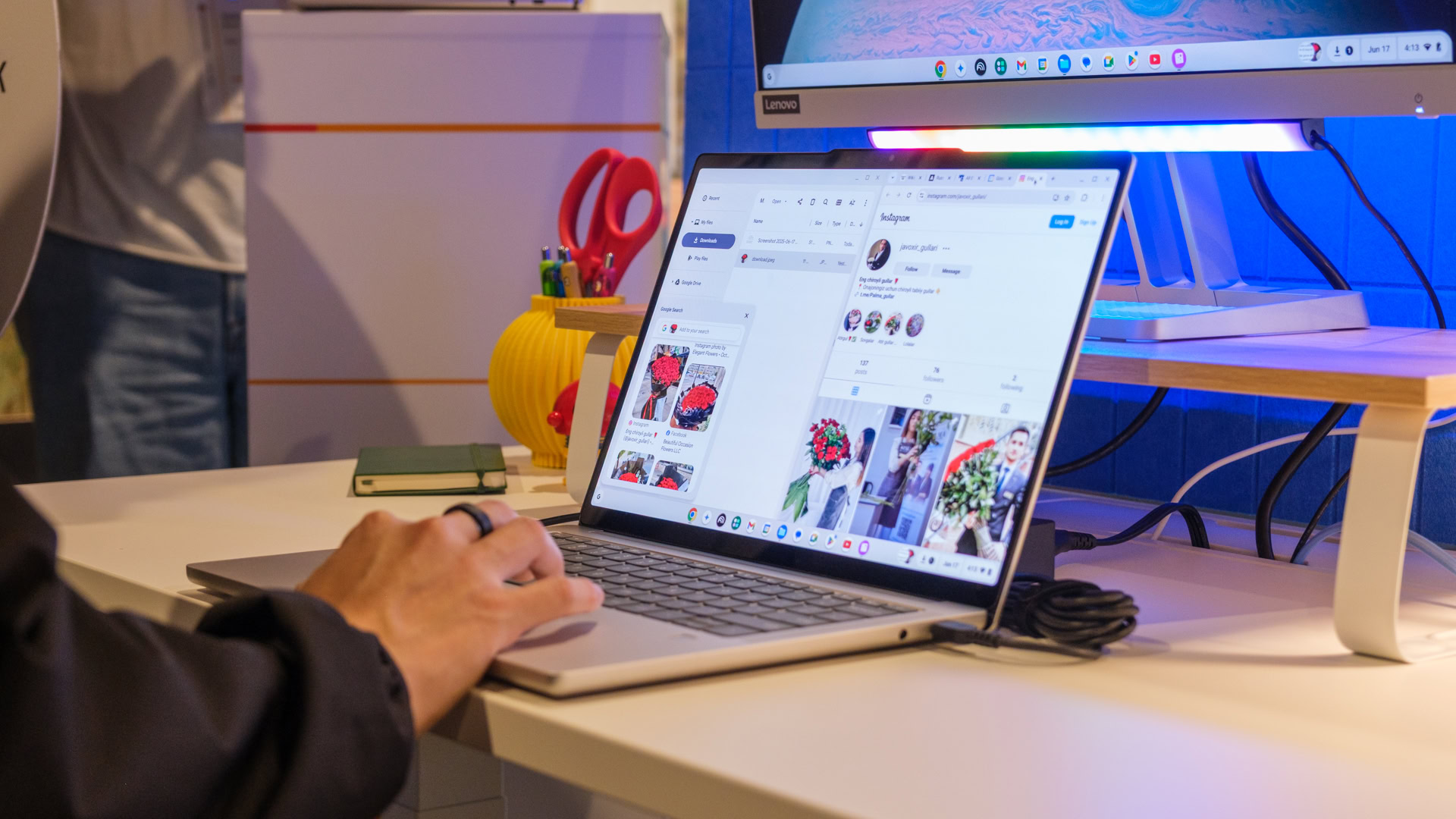 Google Chromebook Showcase Lenovo Chromebook Plus 14 Selecione para pesquisar