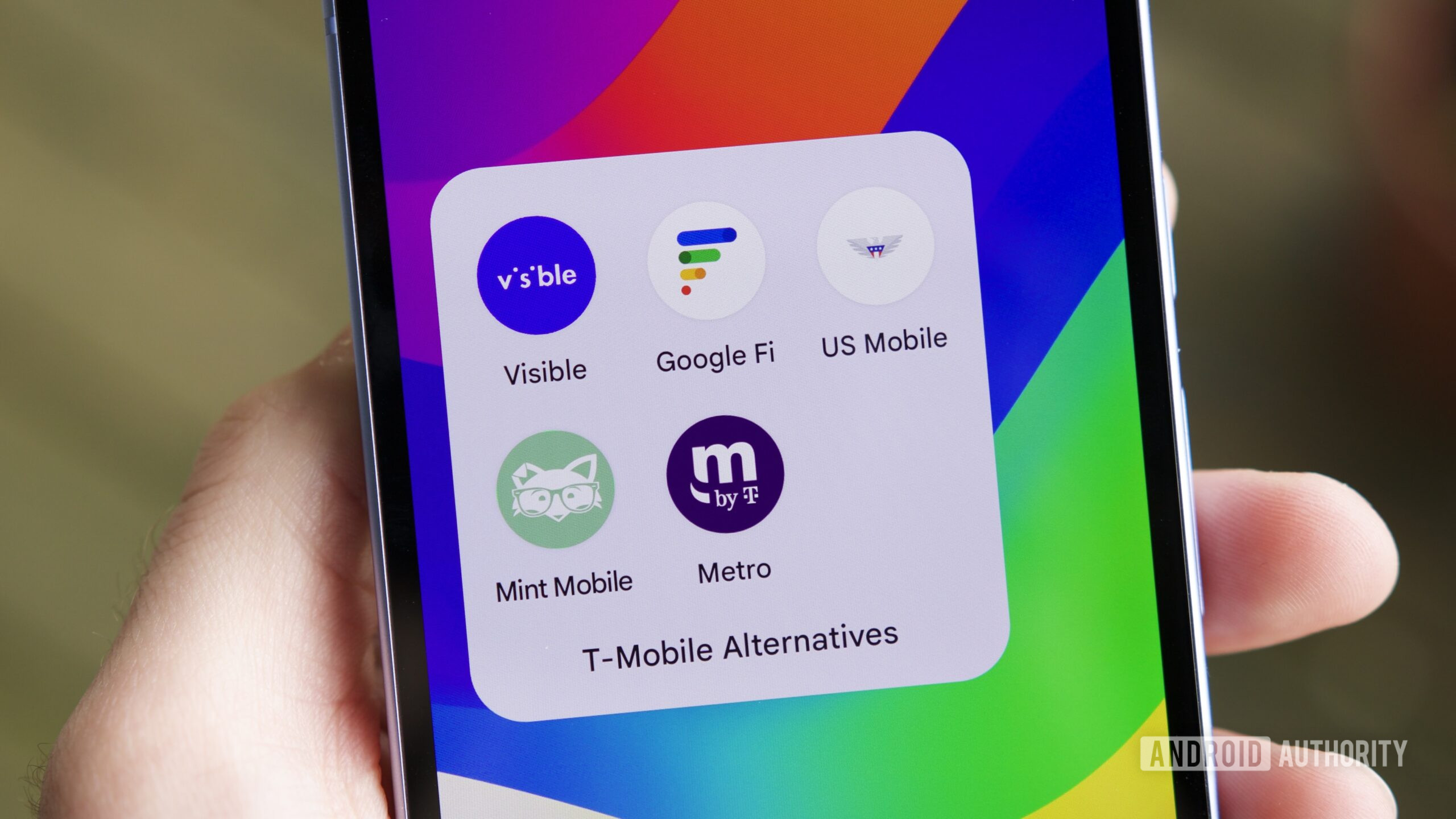Uma pasta de aplicativos em um telefone Android rotulado "Alternativas T-Mobile."