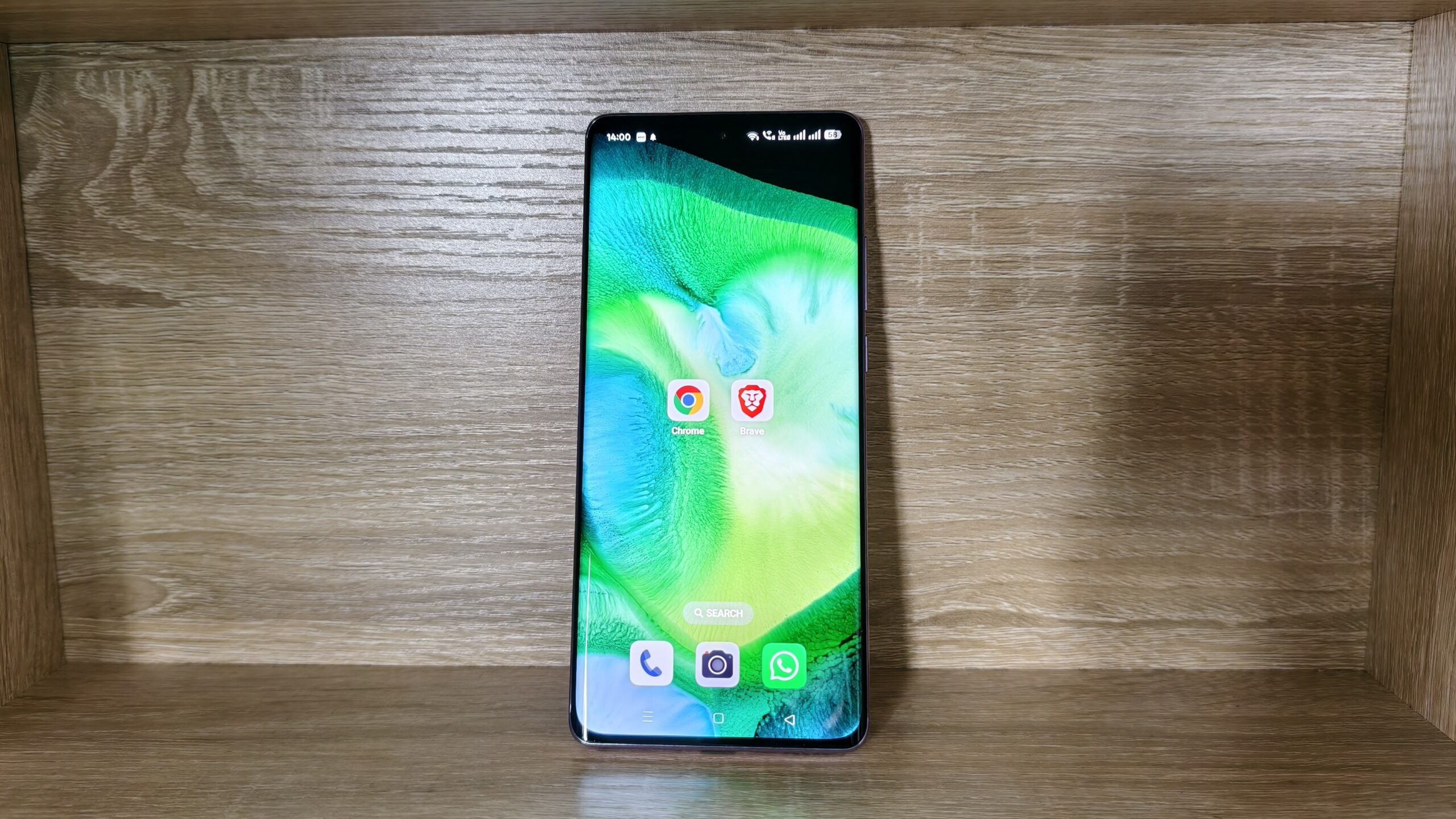 Atalhos para Chrome e Brave em uma tela inicial de smartphone Atalhos para Chrome e Brave em uma tela inicial de smartphone