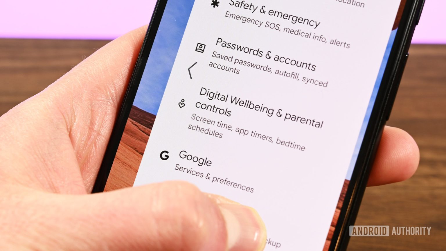 A navegação de três botões está recebendo uma atualização muito necessária com o Android 16