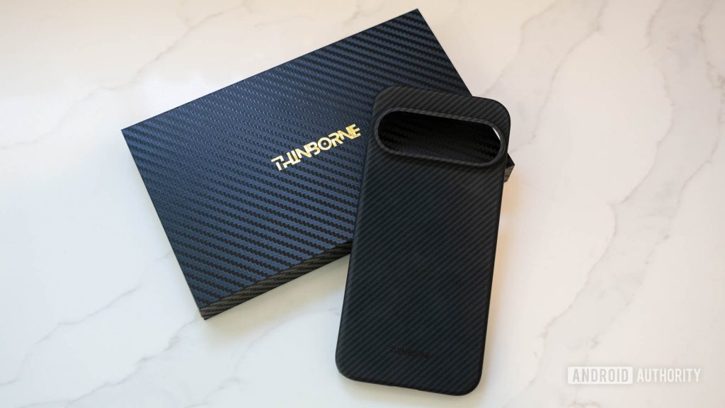 Aqui está um caso vazado do Google Pixel 10 Pro em um Pixel 9 Pro