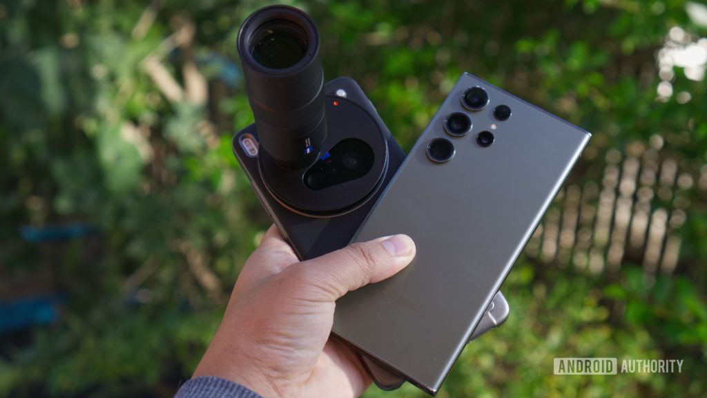 Como um telefone com uma lente externa louca se compara à câmera Zoom da S23 Ultra?