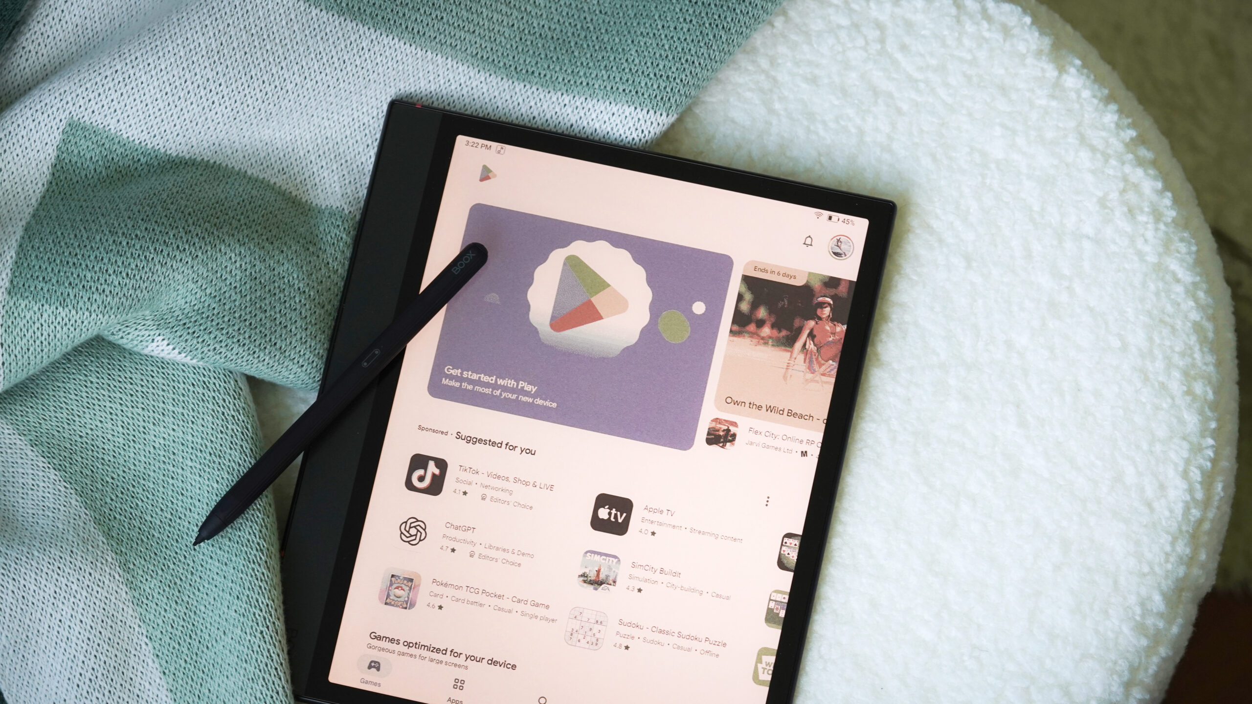 Boox Note Air 4C Google Play Store Um Boox Note Air 4C exibe a loja do Google Play.