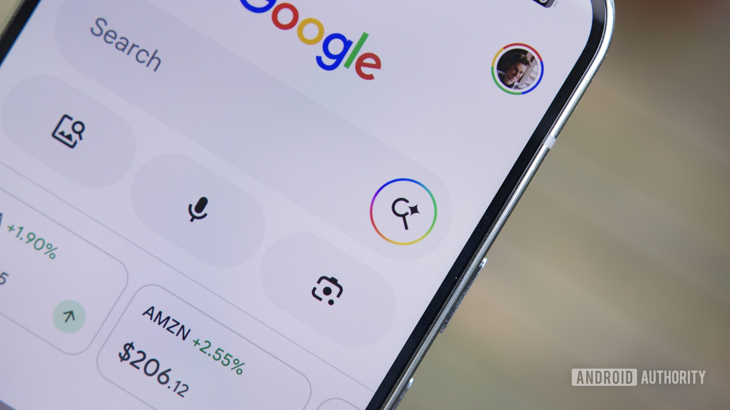 Google AI Mode vs Google Search Hero Photo 5 O aplicativo do Google, mostrando o botão do modo AI.