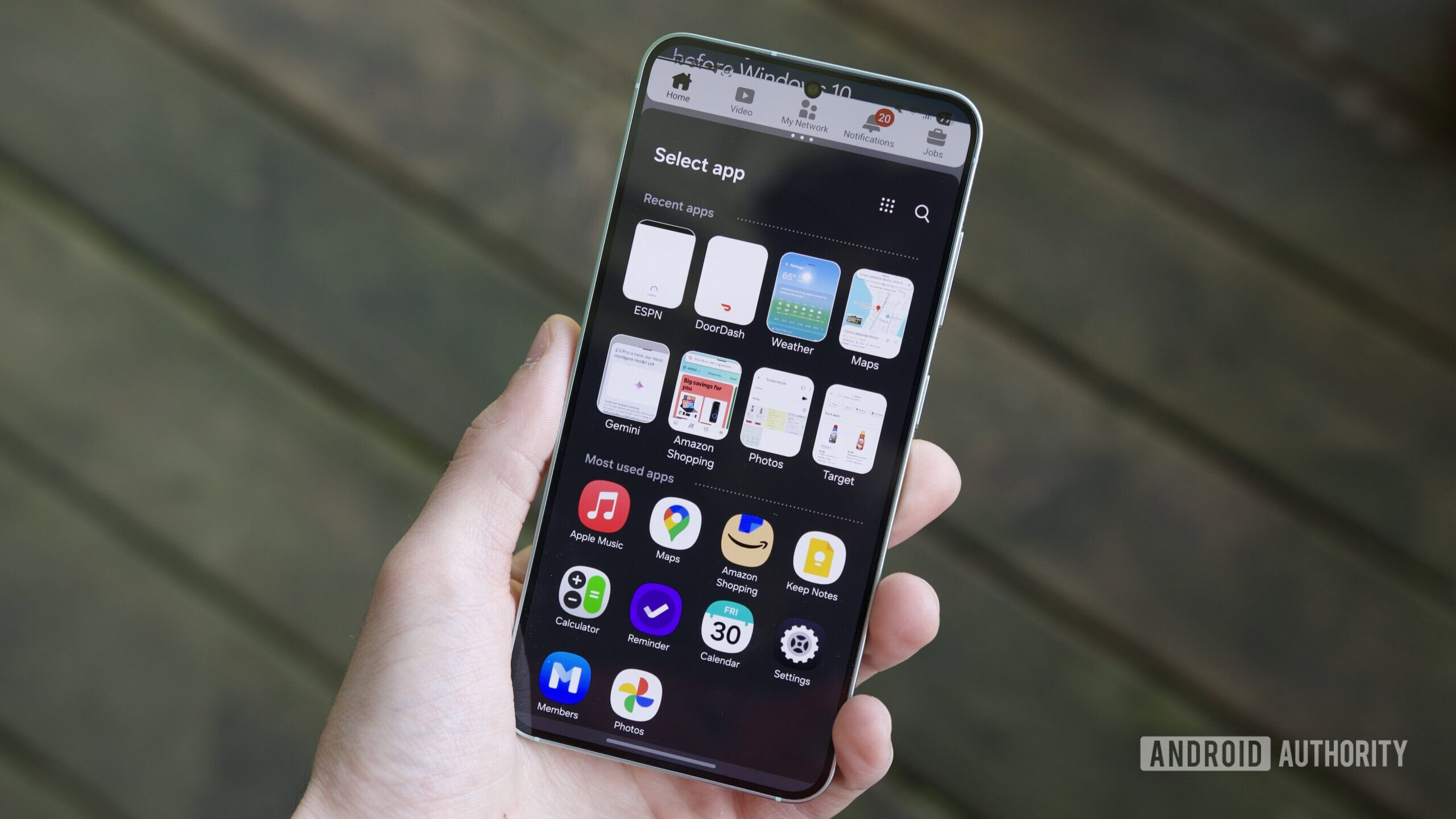 A interface multitarefa 90:10 de tela dividida na beta da UI 8.