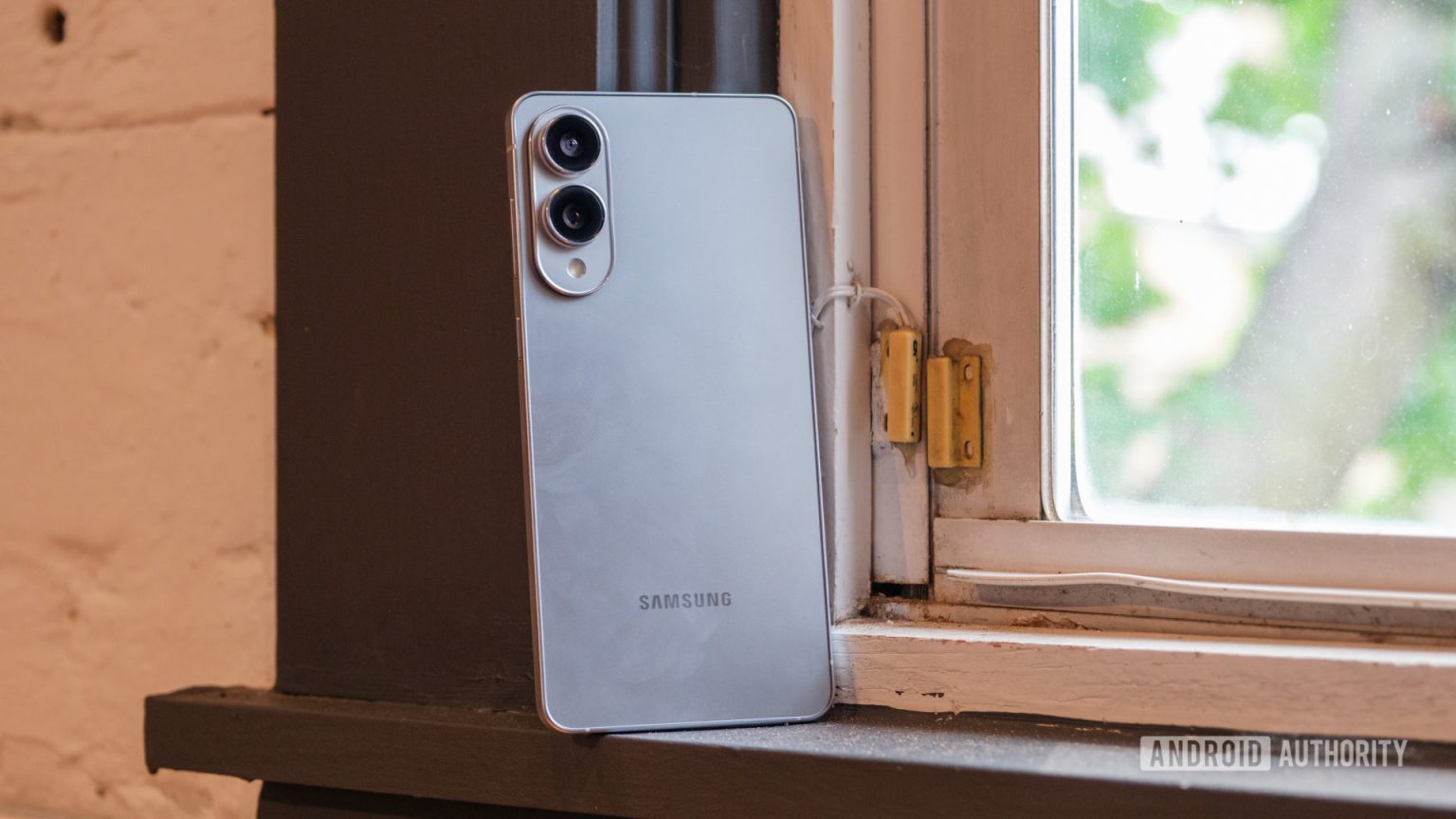 Economize $ 490 no Samsung Galaxy S25 Edge com 512 GB