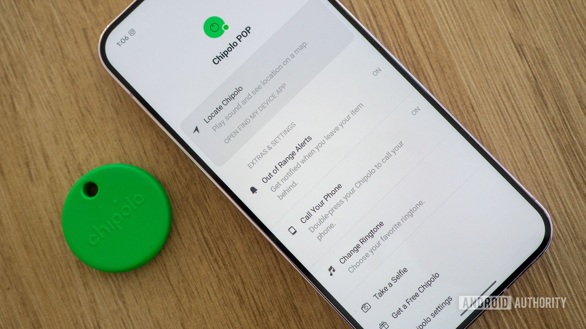 Chipolo OOP e outro rastreador Bluetooth no Hub Find não têm trava de emparelhamento.