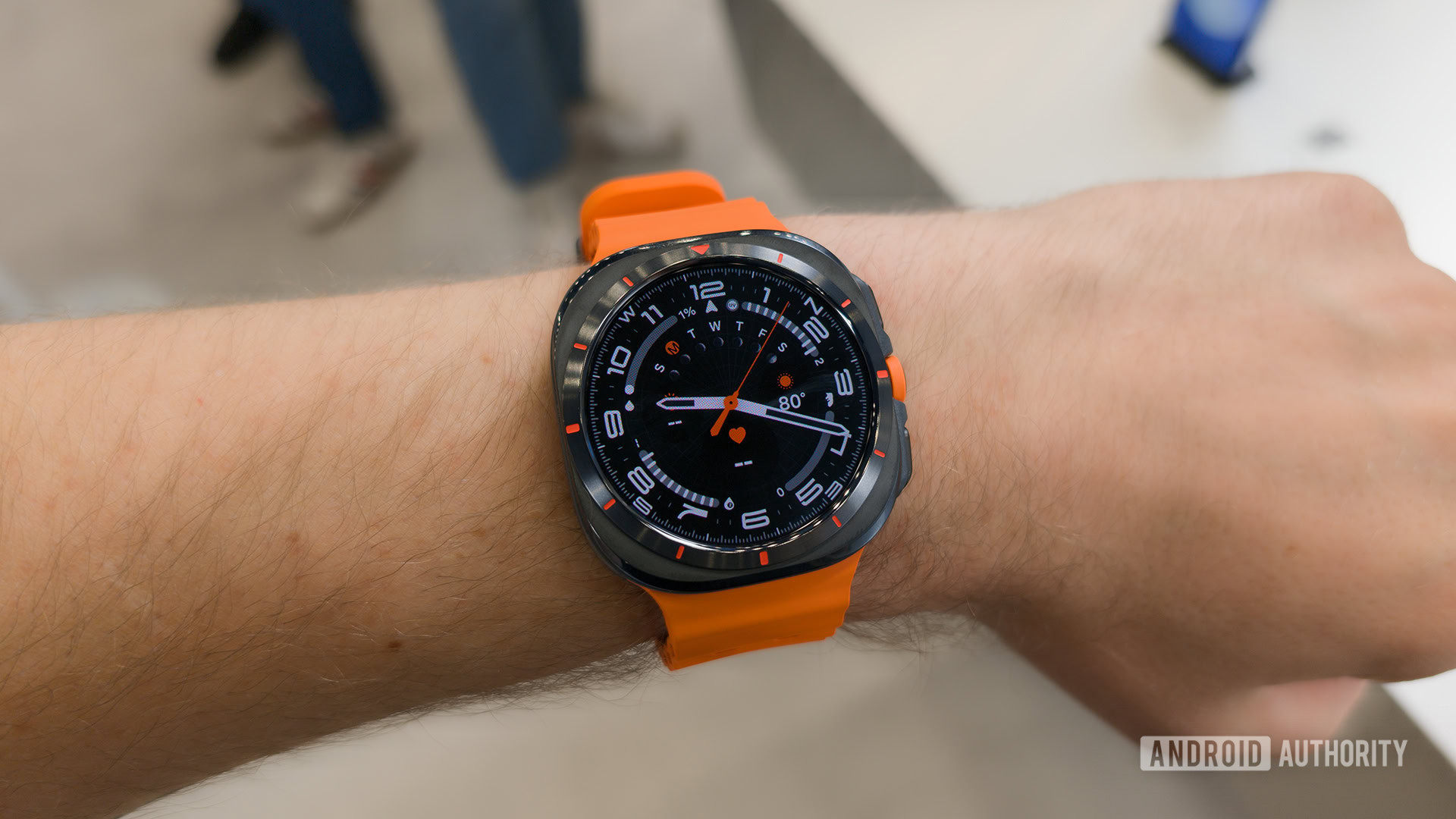 Samsung Galaxy Watch Ultra no pulso masculino