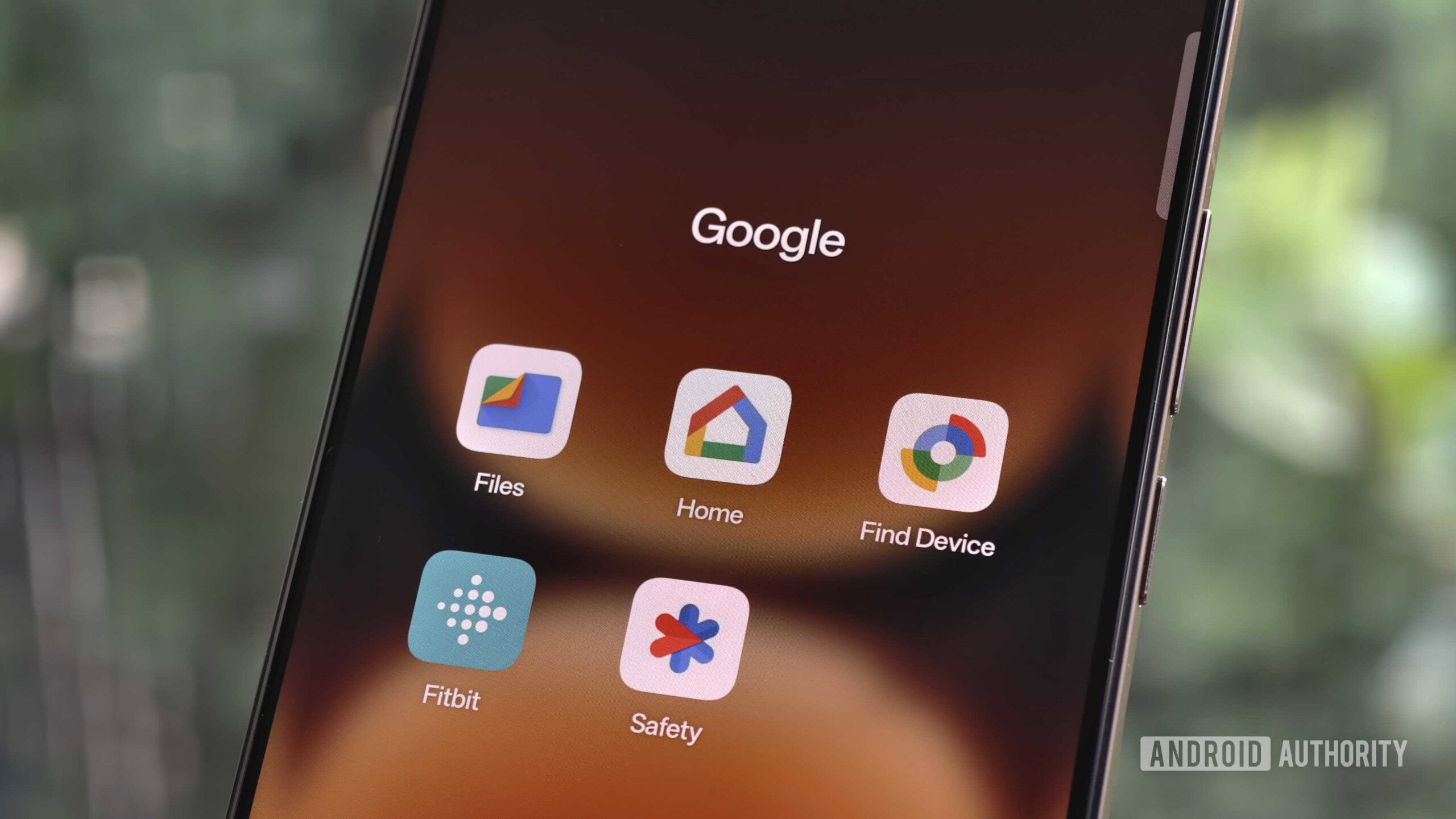 App Fitbit no Google Apps Pasta RealMe GT7 Pro Um Pro Realme GT7 Pro mostra o aplicativo Fitbit na pasta do Google Apps.