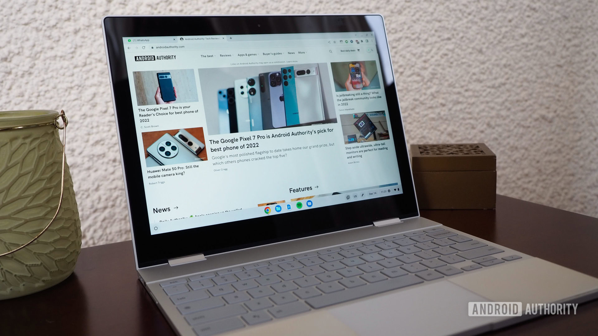 Google PixelBook mostrando o navegador Chrome no modo de laptop