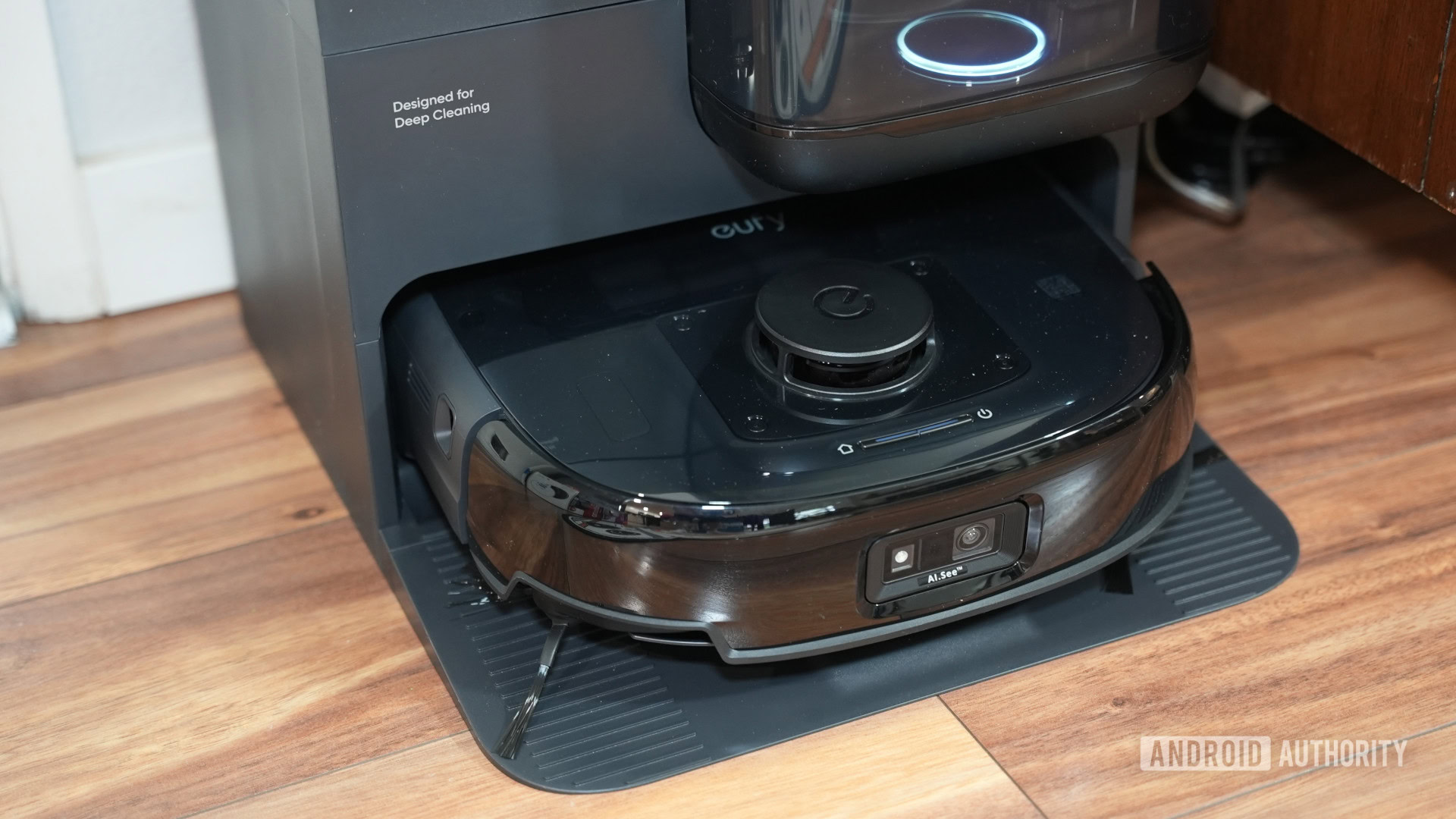 Anker eufy robot vácuo omni e28 na base fechada Anker eufy robot vácuo omni e28 na base fechada