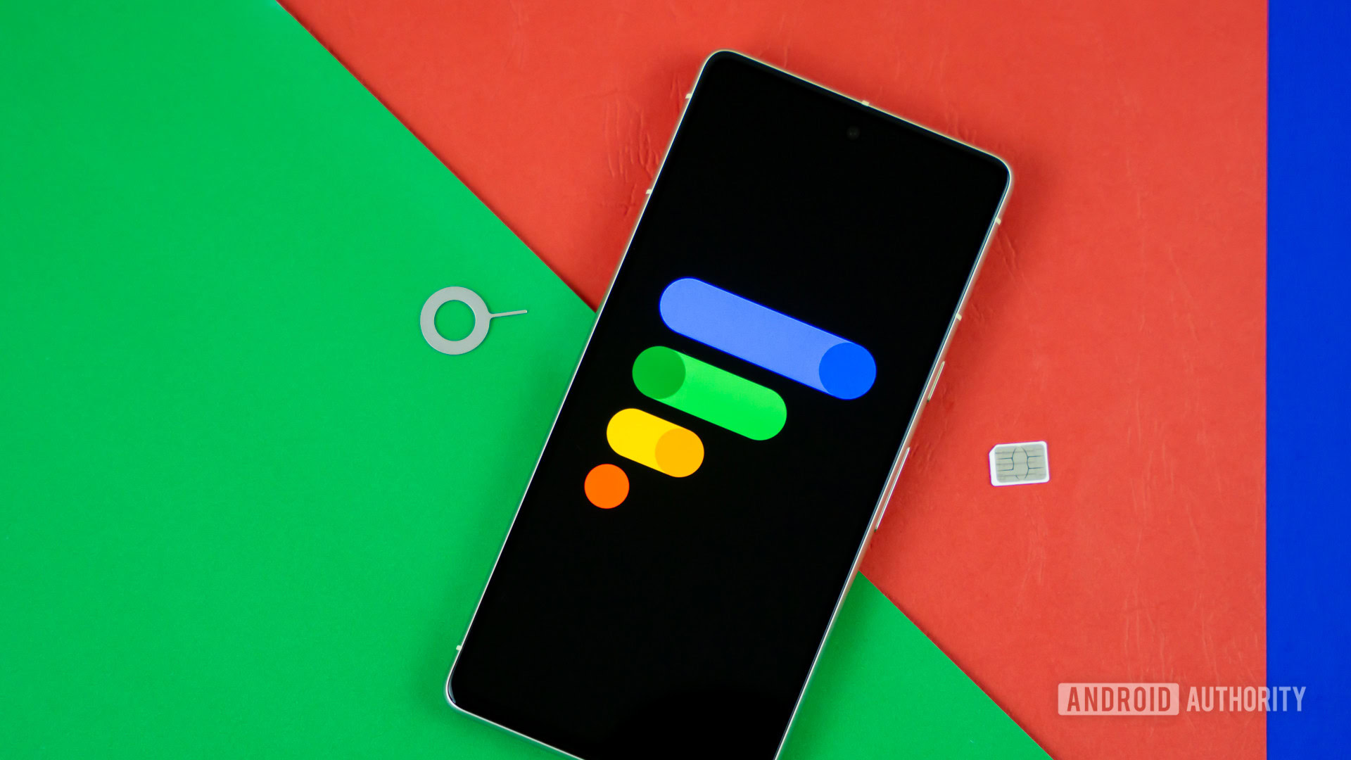 Google Fi Logo sem fio no smartphone com cartão SIM e ejetor SIM ao lado dele Banco de fotos 3