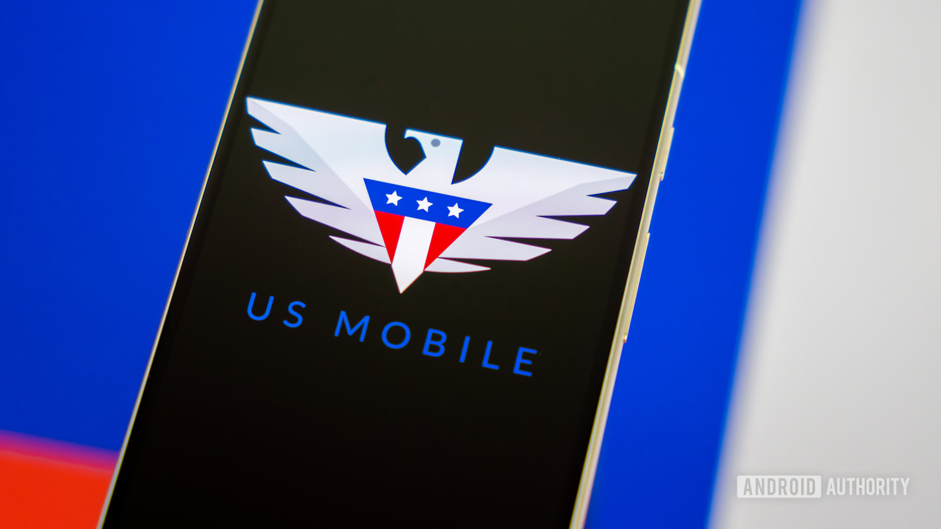 Foto stock do logotipo da US Mobile no smartphone (5)