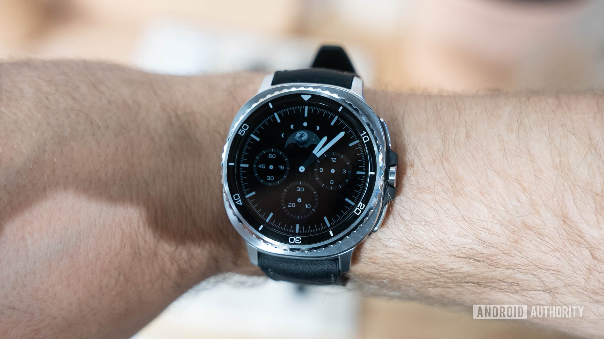 Samsung Galaxy Watch 8 Classic no pulso Samsung Galaxy Watch 8 Classic no pulso