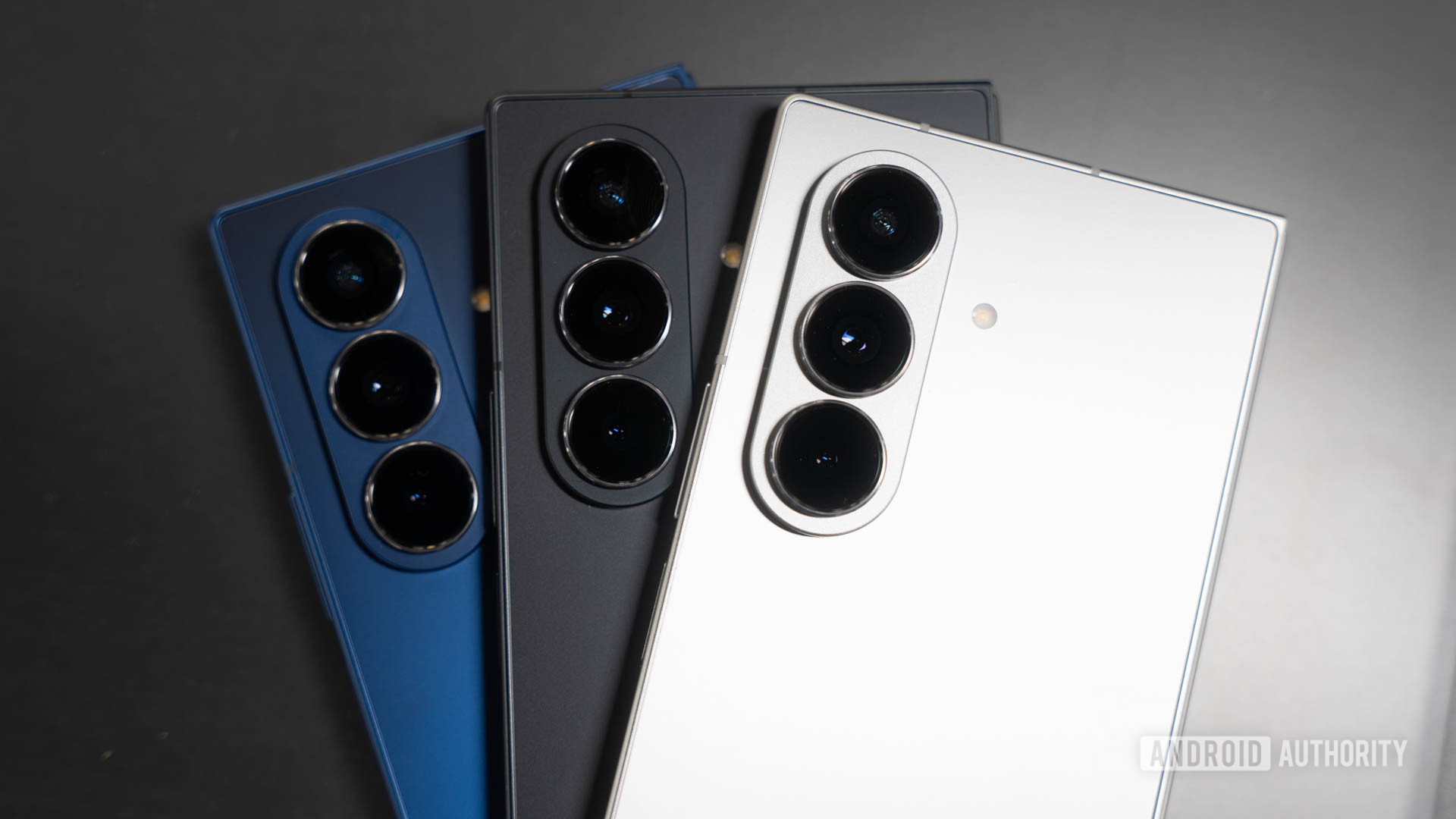 Samsung Galaxy Z dobra 7 três cores e módulo de câmera