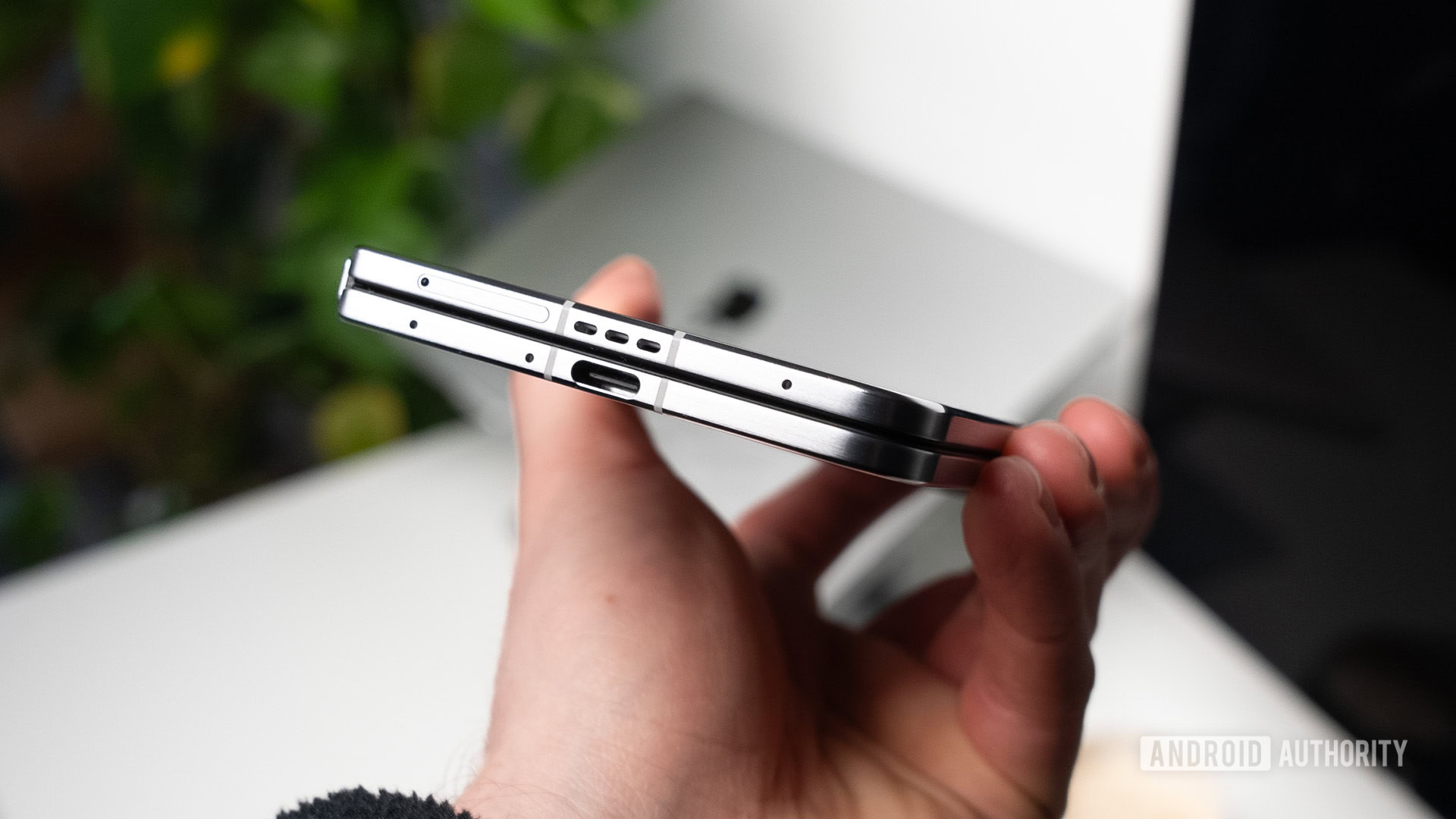 Oppo Find N5 fechado de baixo Oppo Find N5 fechado de baixo