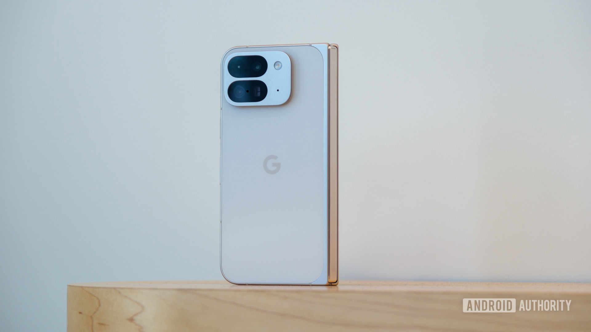 Google Pixel 9 Pro dobra de volta