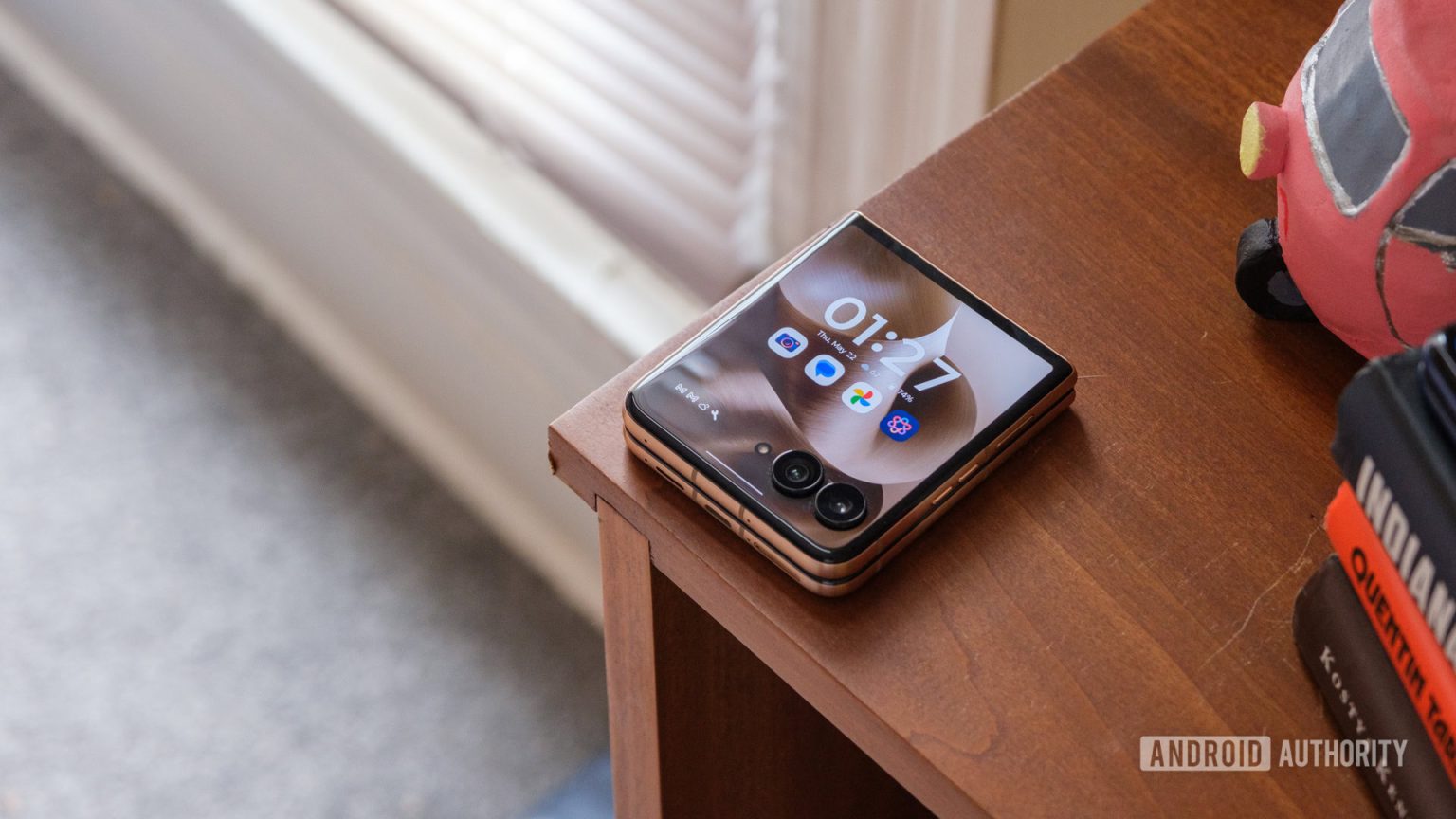 Motorola Razr Ultra vem com smartwatch gratuito e atualização de 1 TB
