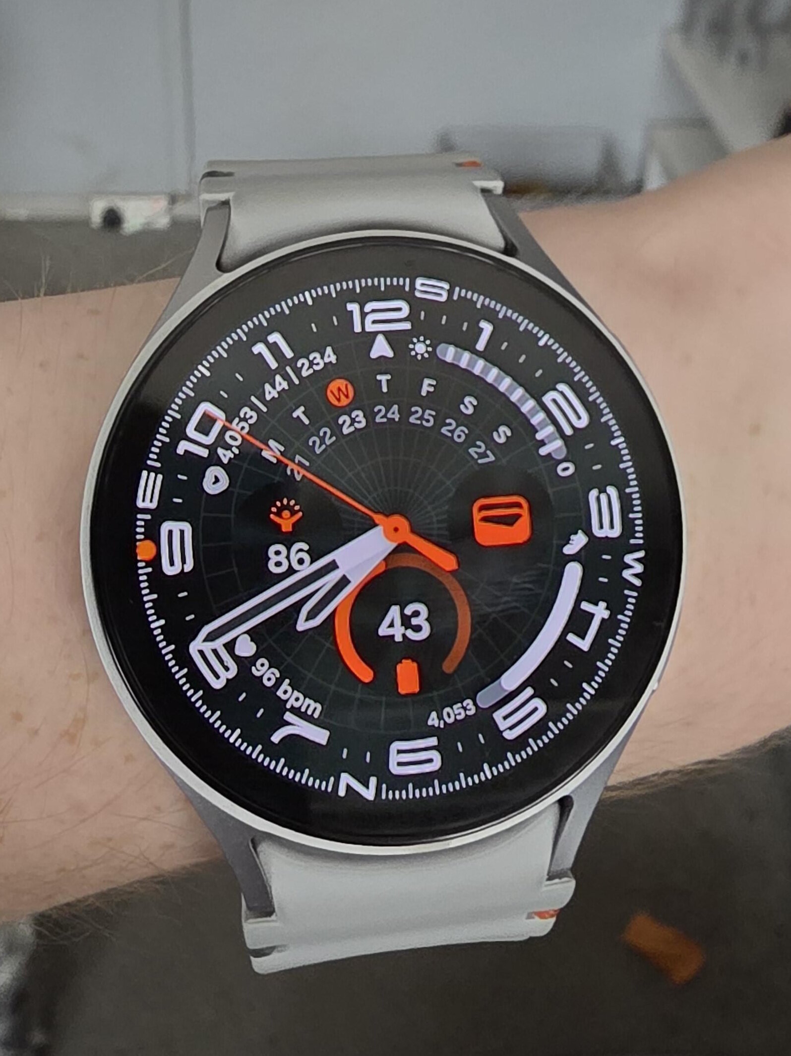 Ultra Analog Watch Face no Galaxy Watch 7