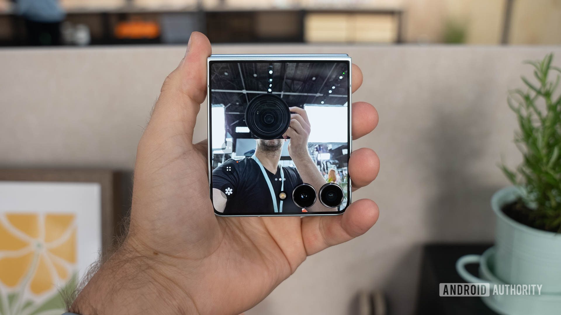 Samsung Galaxy Z Flip 7 Cover Display durante a selfie