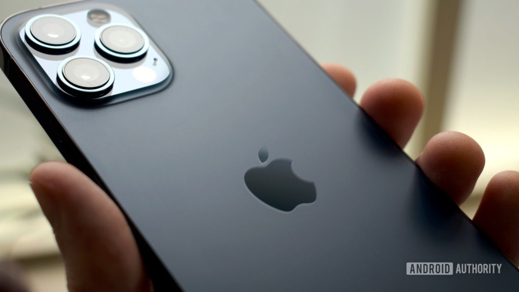 A dobra do iPhone pode ser mais barata que o Galaxy Z Fold 7 ou 8