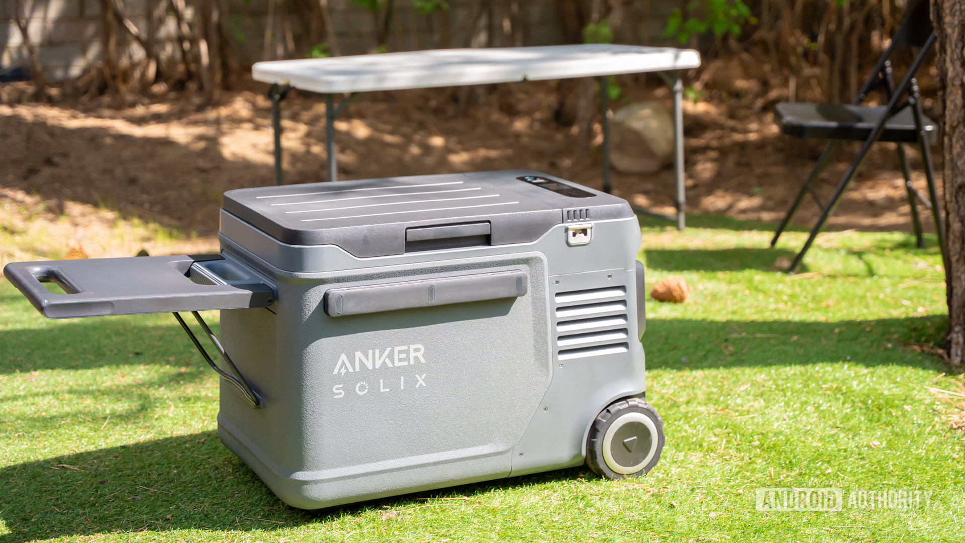 Anker Solix Everfrost 2 40L com alça: Tabela apoiada 2 Anker Solix Everfrost 2 40L com alça: Tabela apoiada 2