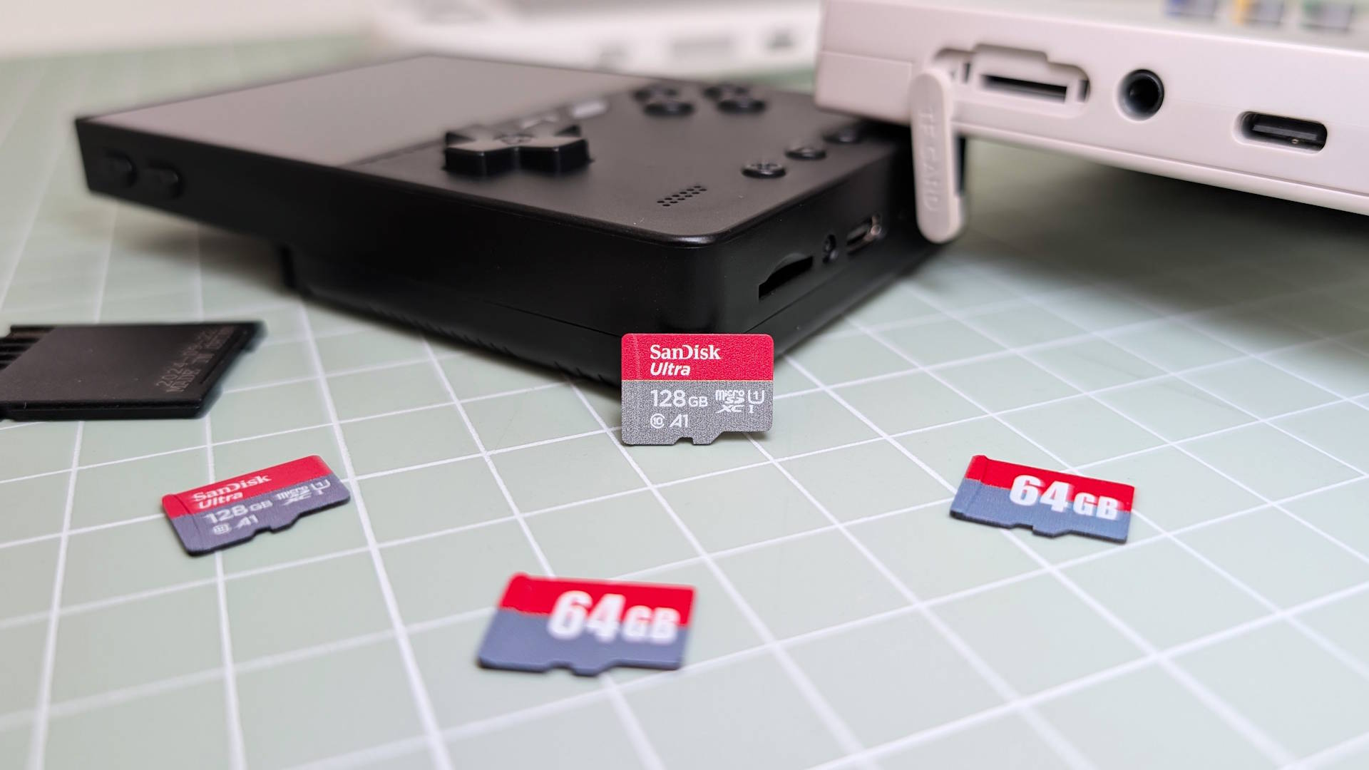Cartões MicroSD de mão de jogo retrô