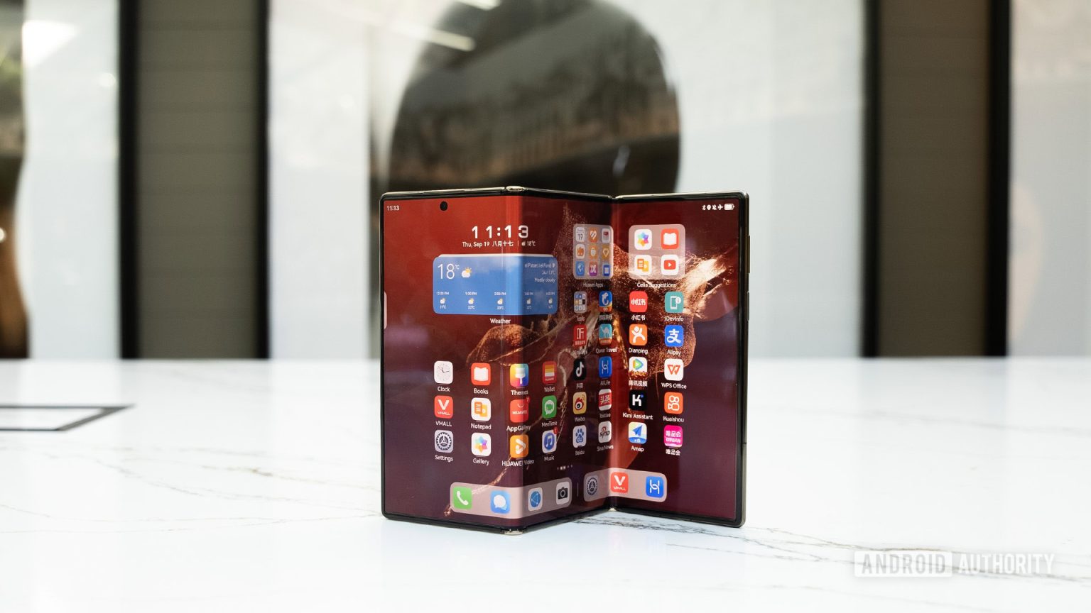 A trifold da Samsung ainda não está aqui, mas seu principal rival já está ansioso por essas atualizações