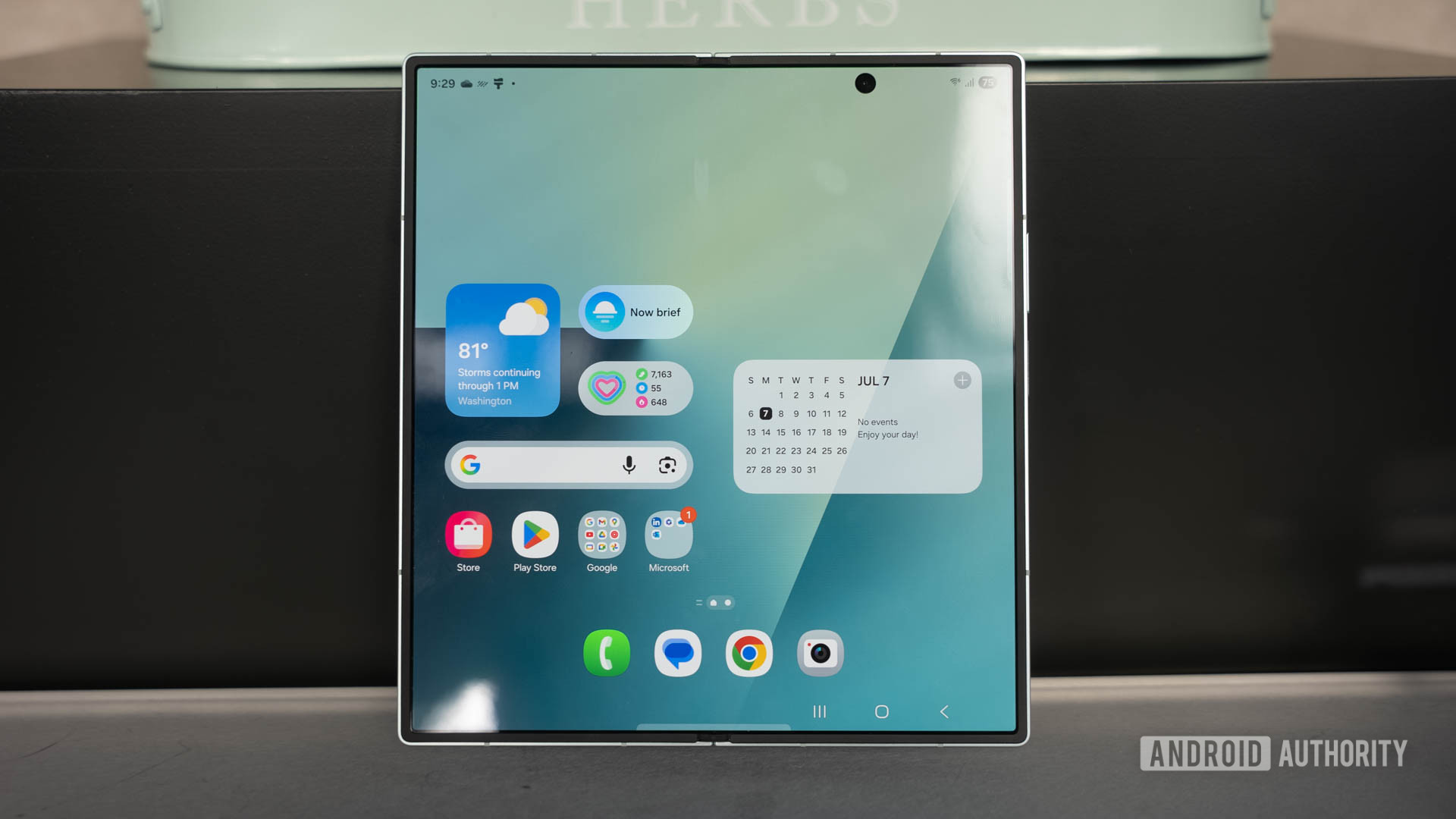Samsung Galaxy Z Fold 7 Tela interna mostrando tela inicial Samsung Galaxy Z Fold 7 Tela interna mostrando tela inicial