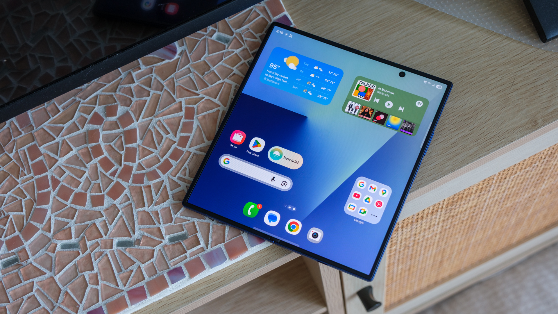 Samsung Galaxy Z Fold 7 aberto deitada Samsung Galaxy Z Fold 7 aberto deitada