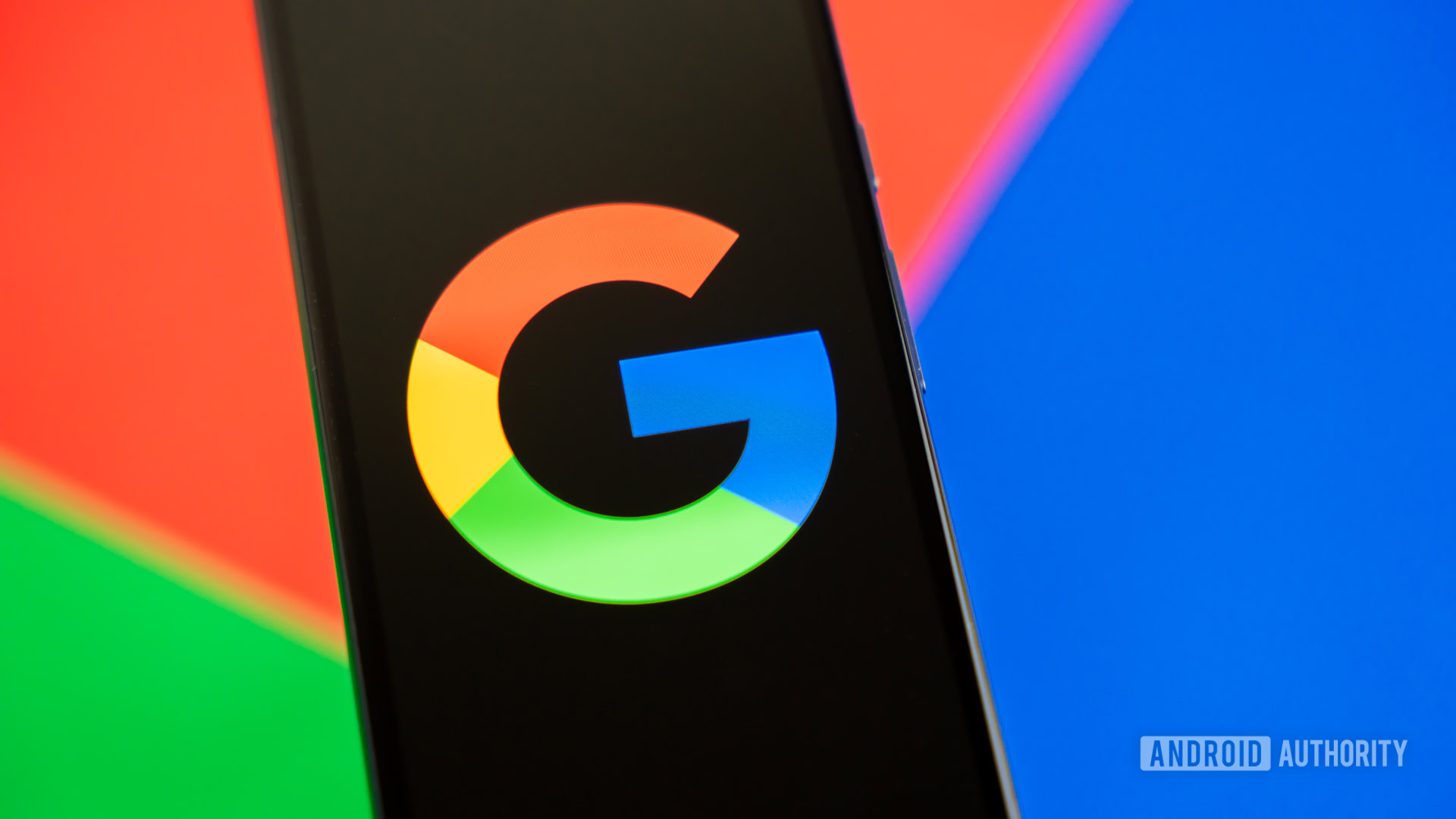 Logotipo de pesquisa do Google ou Google no smartphone, com fotos de estoque coloridas de fundo (3) Logotipo de pesquisa do Google ou Google no smartphone, com fotos de estoque coloridas de fundo (3)