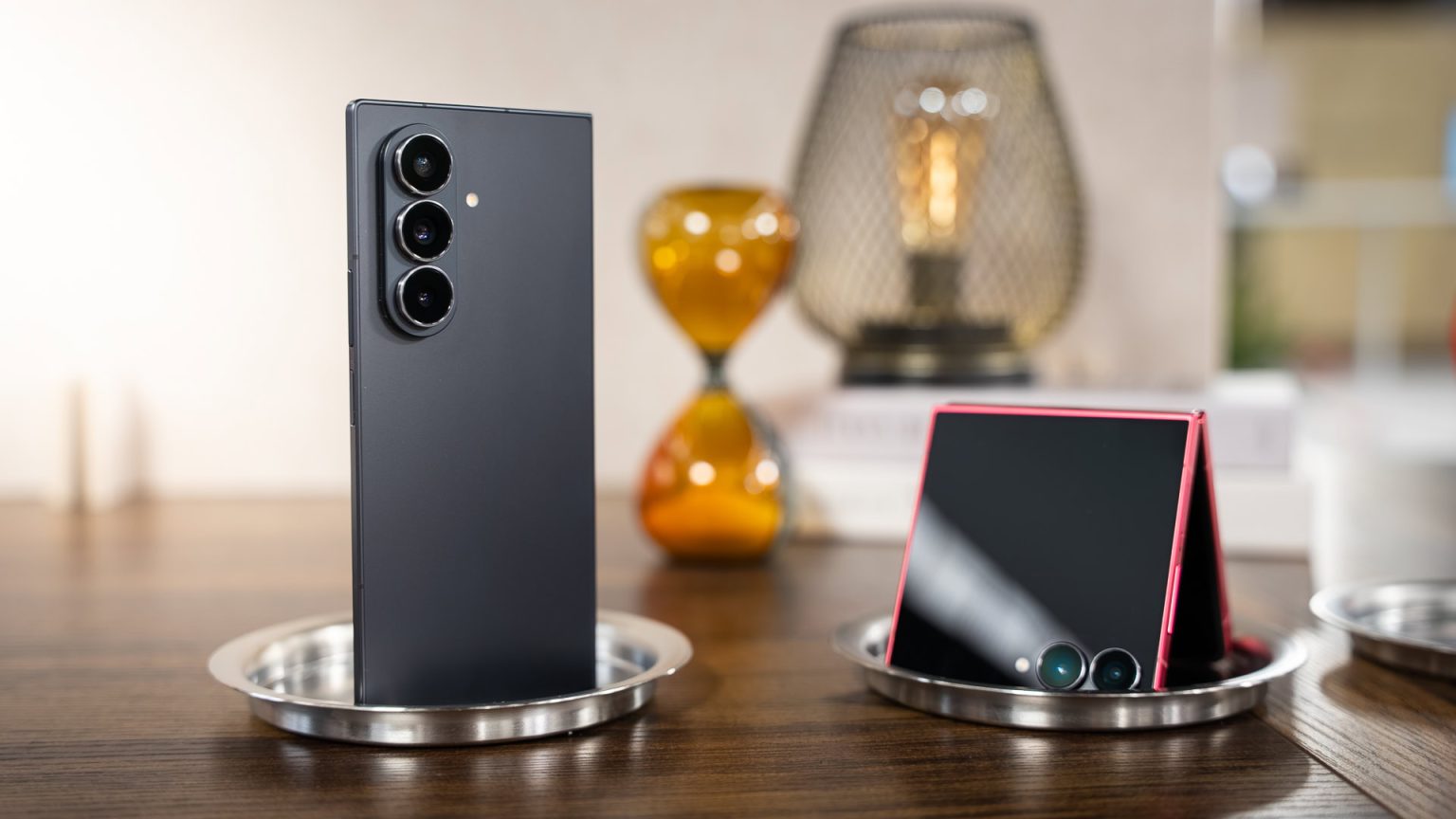 Galaxy Z Fold 5, Flip 5 Usuários nos EUA recebem Android estável 16