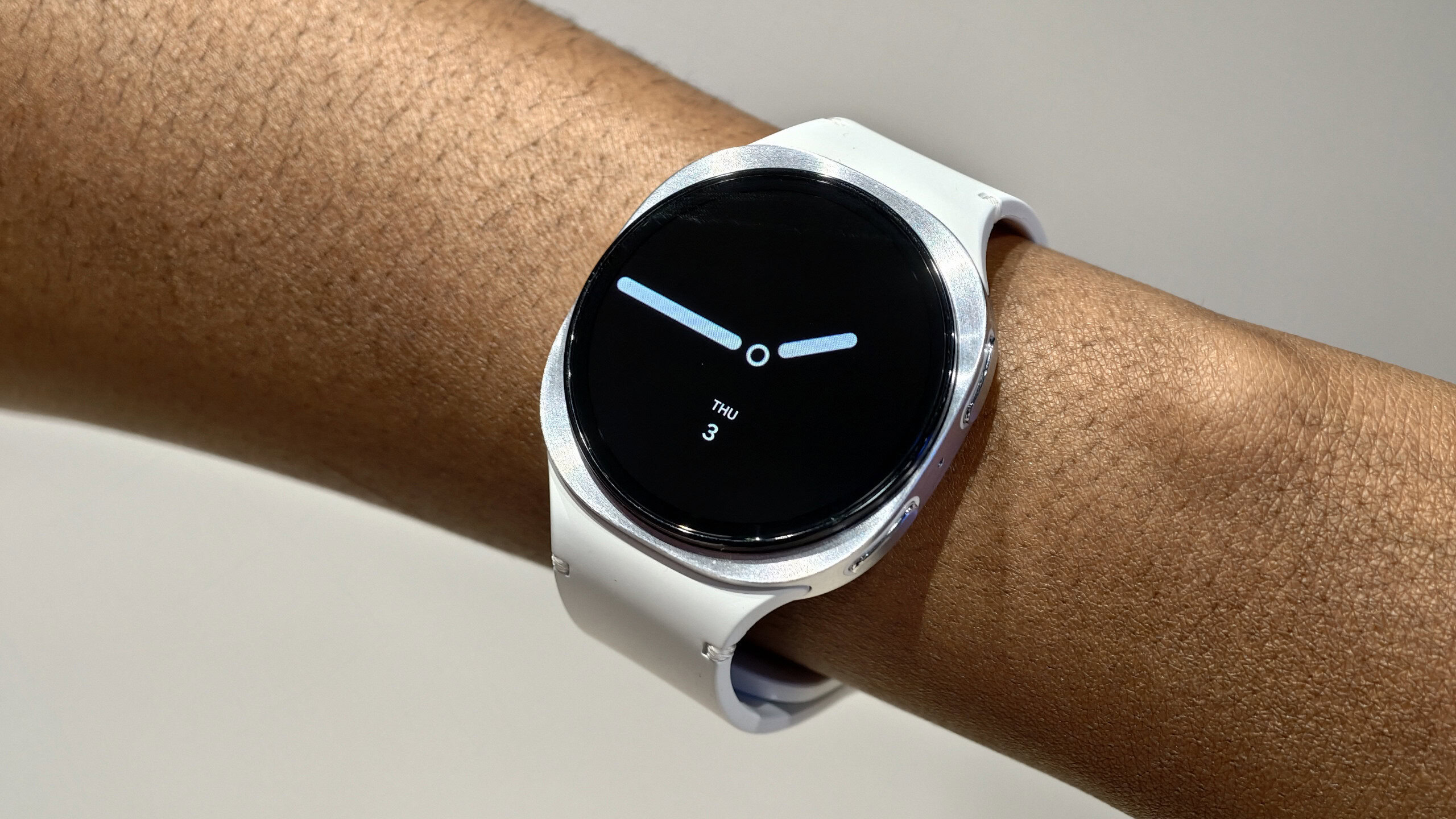 Samsung Galaxy Watch 8 no pulso Samsung Galaxy Watch 8 no pulso