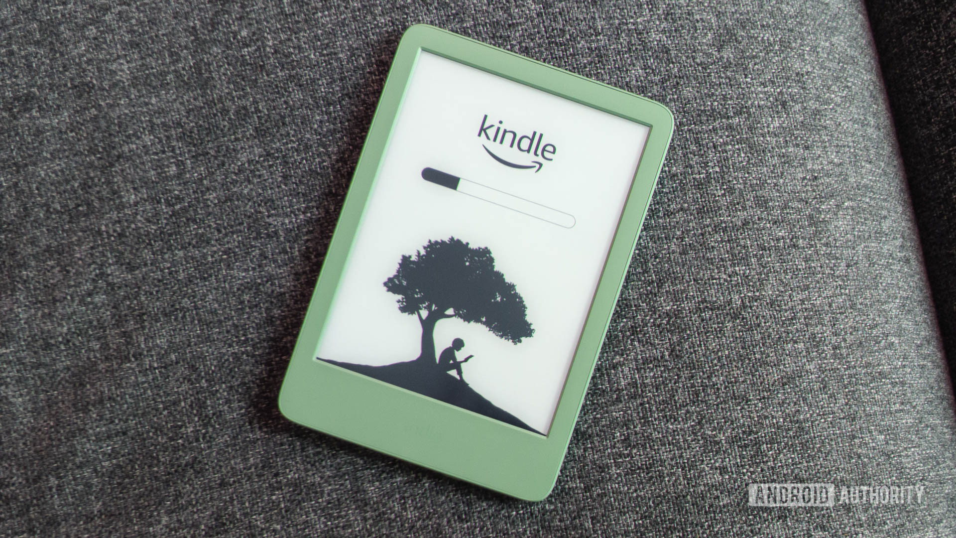 2024 Amazon Kindle no treinador com a tela de carregamento (3 de 8) 2024 Amazon Kindle no treinador com a tela de carregamento (3 de 8)