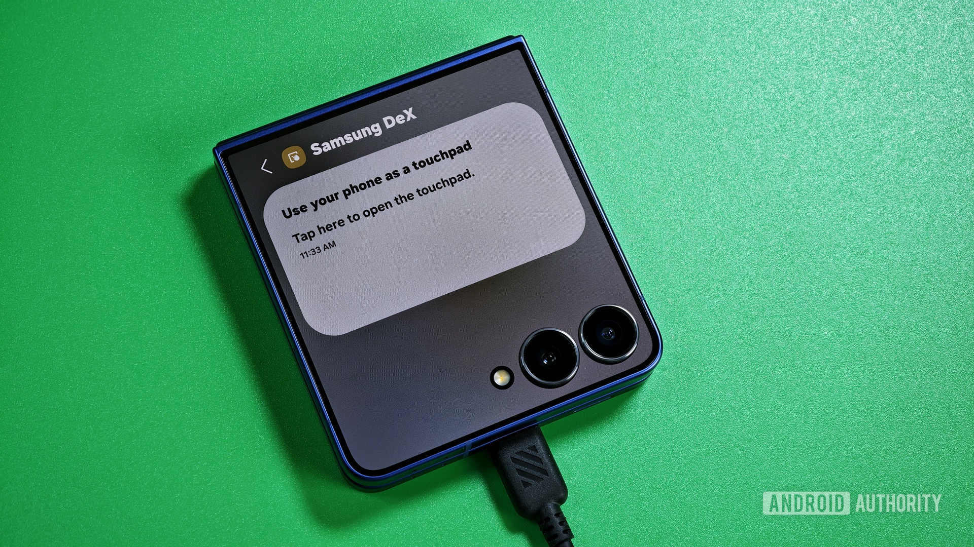 Notificação para usar o Samsung Dex Touchpad na tela de capa de um Galaxy Z Flip 7