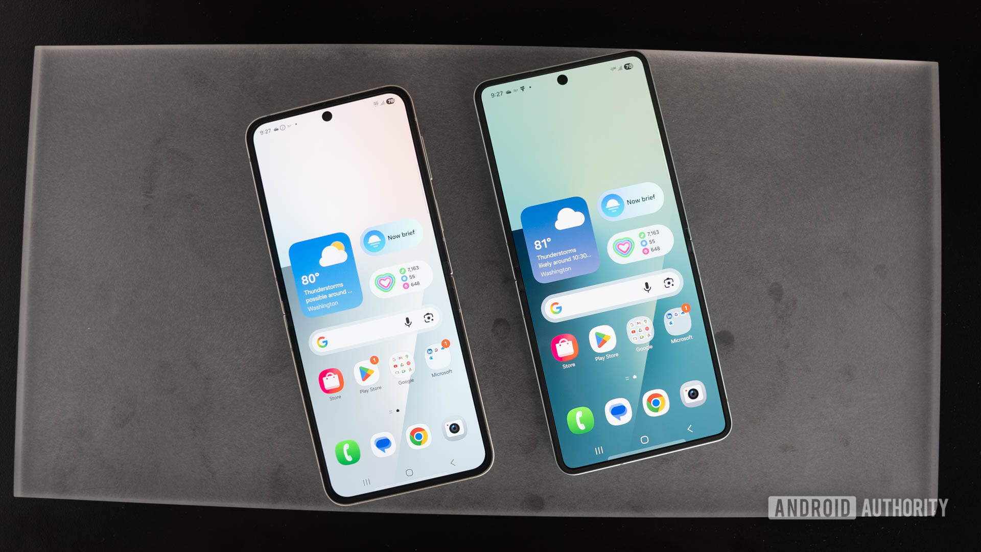Samsung Galaxy Z Flip 7 Fe e Galaxy Z Flip 7 em comparação com telas domésticas em displays desdobrados Samsung Galaxy Z Flip 7 Fe e Galaxy Z Flip 7 em comparação com telas domésticas em displays desdobrados
