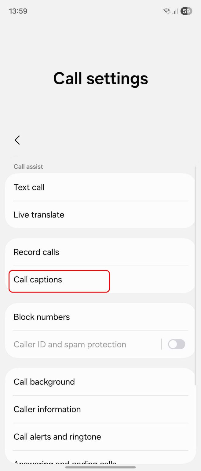 Uma interface do usuário 8 no Galaxy Z Fold 7 e Z Flip 7 traz legendas ao vivo para chamadas telefônicas